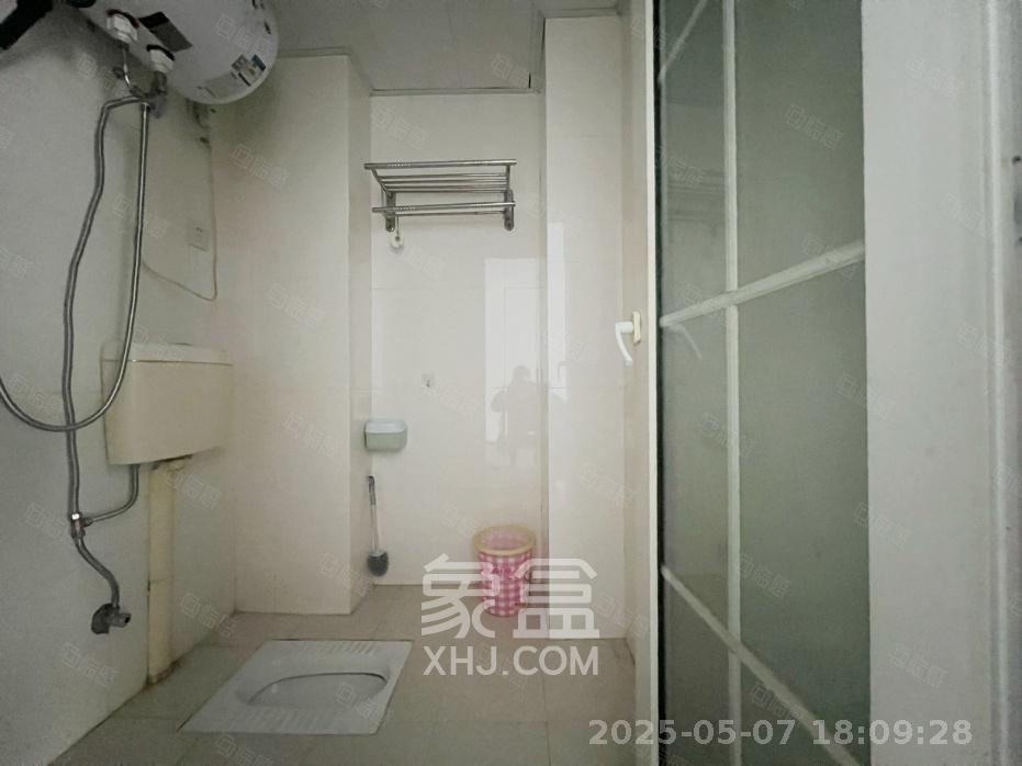 雄踞都市东家  3室2厅2卫   2600.00元/月