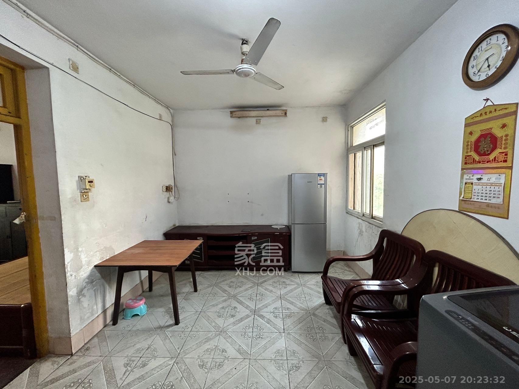 植物油宿舍  2室1厅1卫    1700.0元/月 植物油宿舍  2室1厅1卫    1700.0元/月室内图