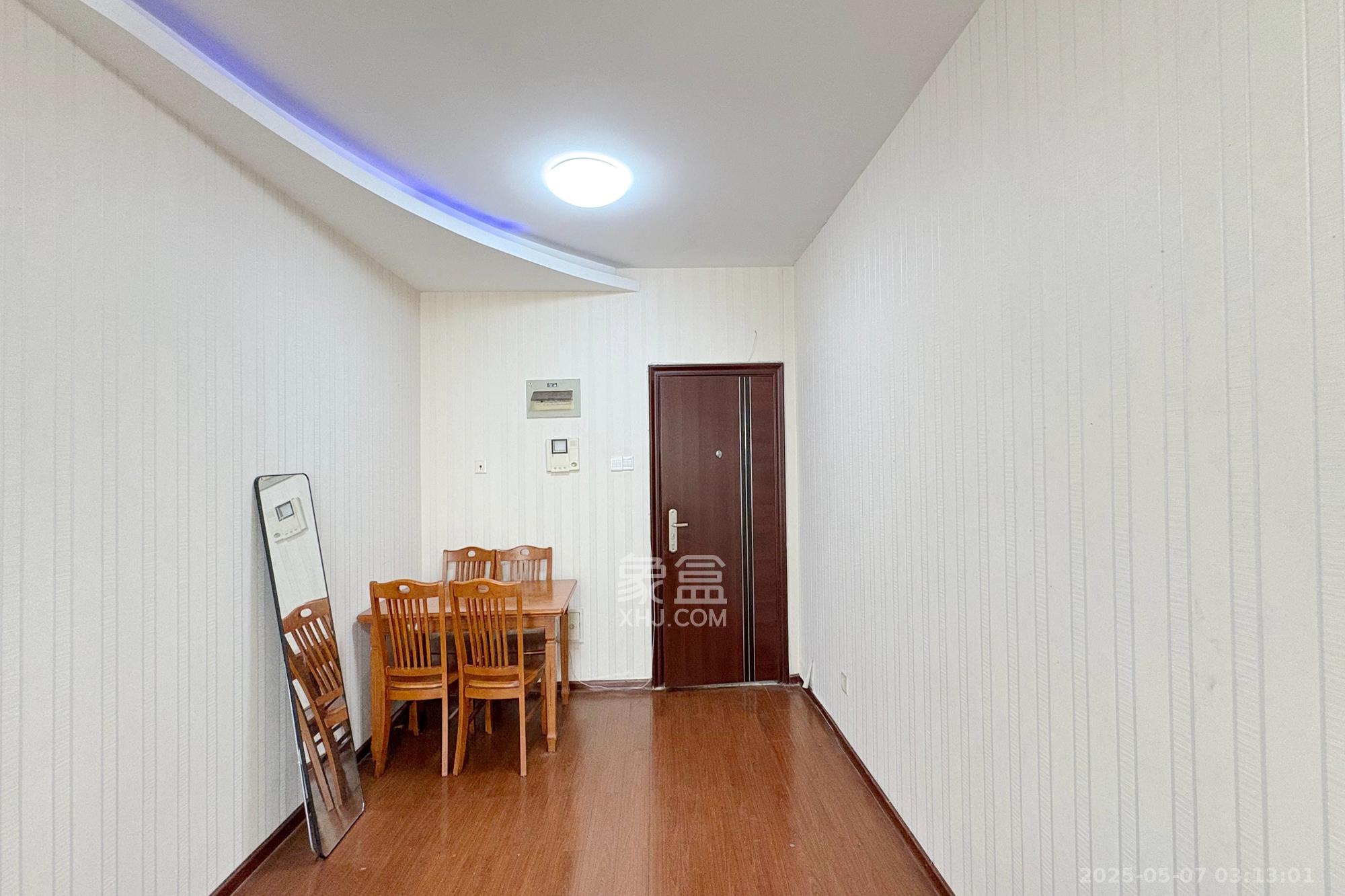 湘域中央  2室1厅1卫   120.00万客厅