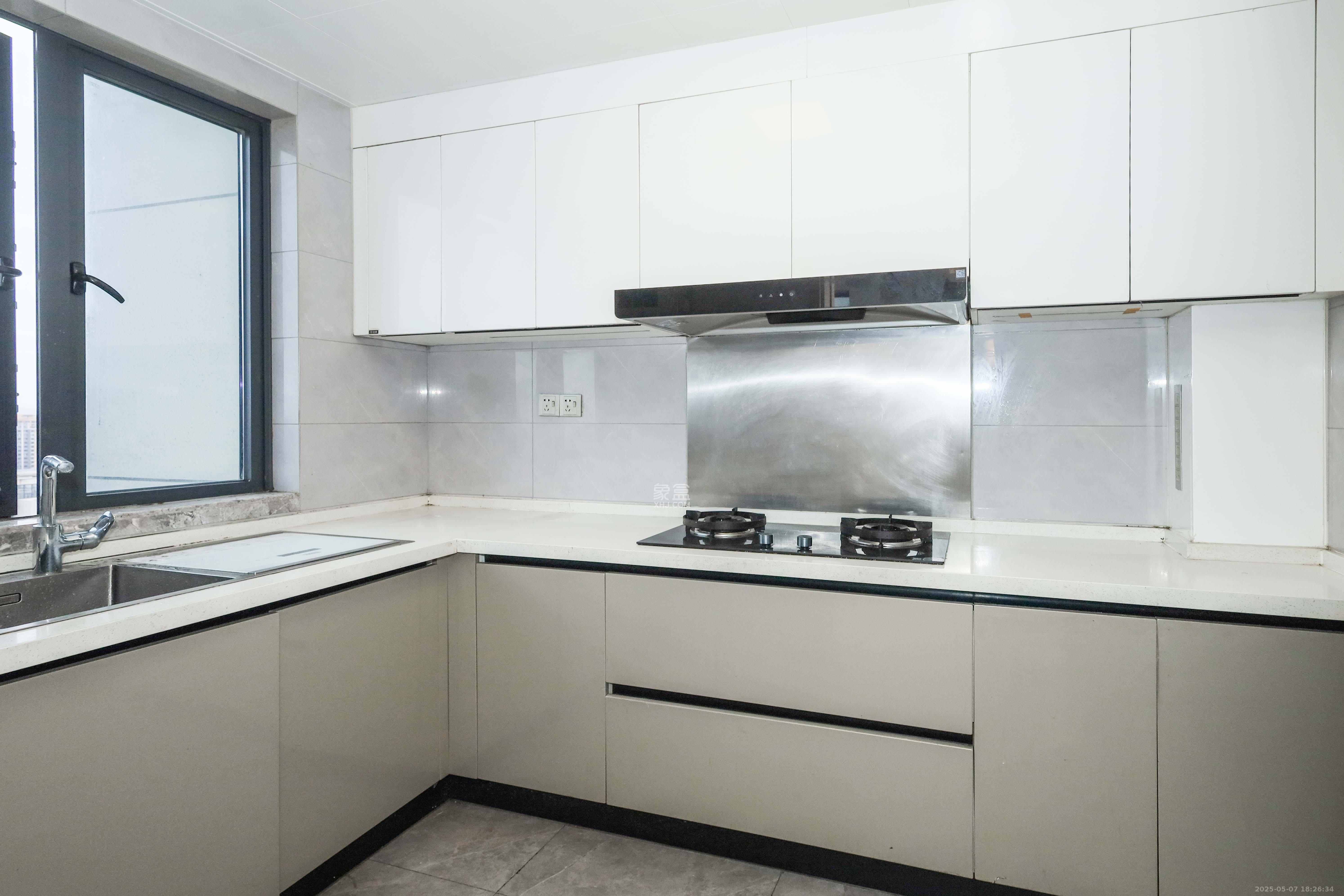 中国铁建湘语梅溪  4室2厅2卫    164.0万 中国铁建湘语梅溪  4室2厅2卫    164.0万厨房