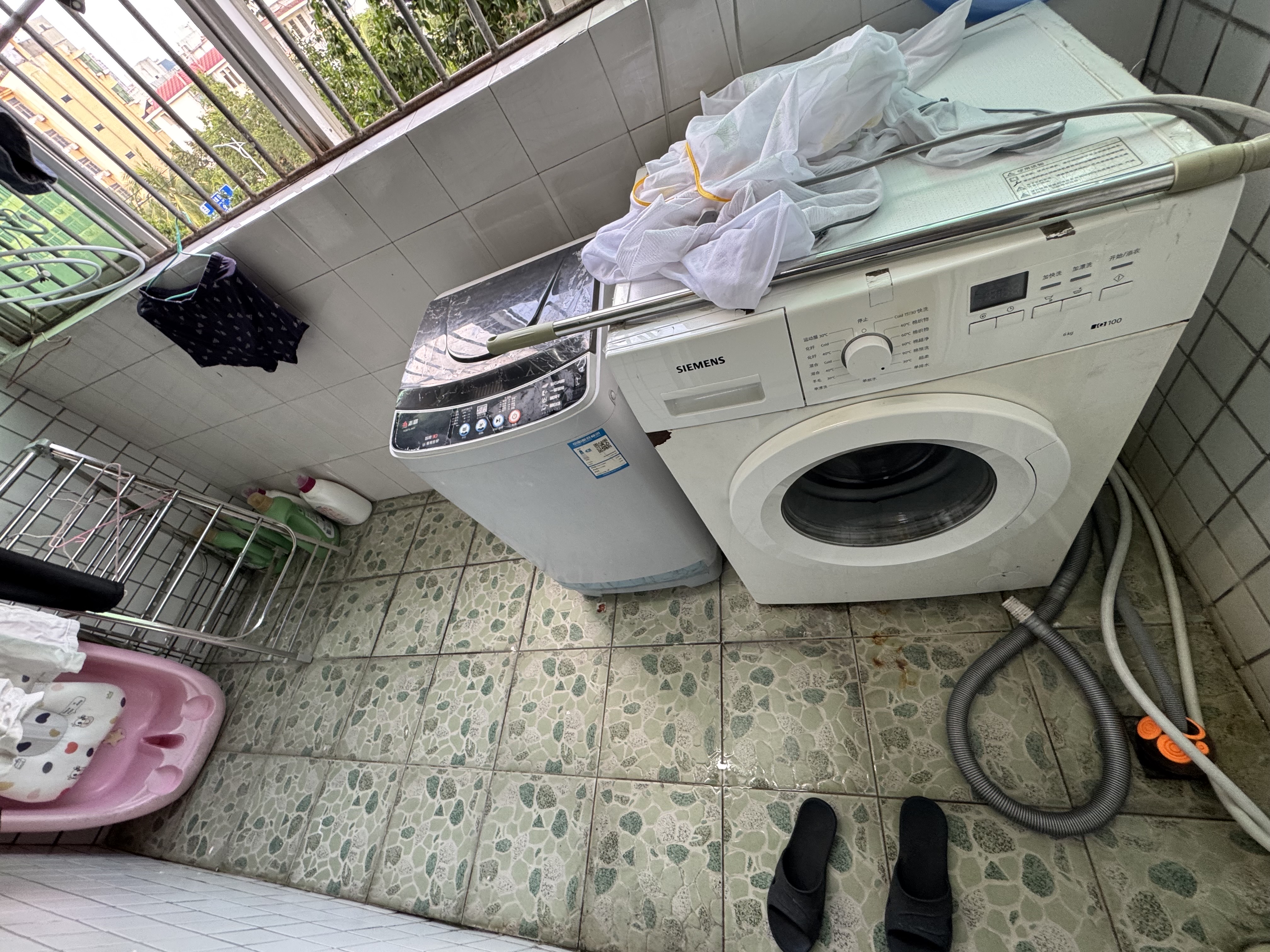 肥皂厂宿舍(琼州大道) 3室2厅1卫 99.0万 肥皂厂宿舍(琼州大道) 3室2厅1卫 99.0万客厅