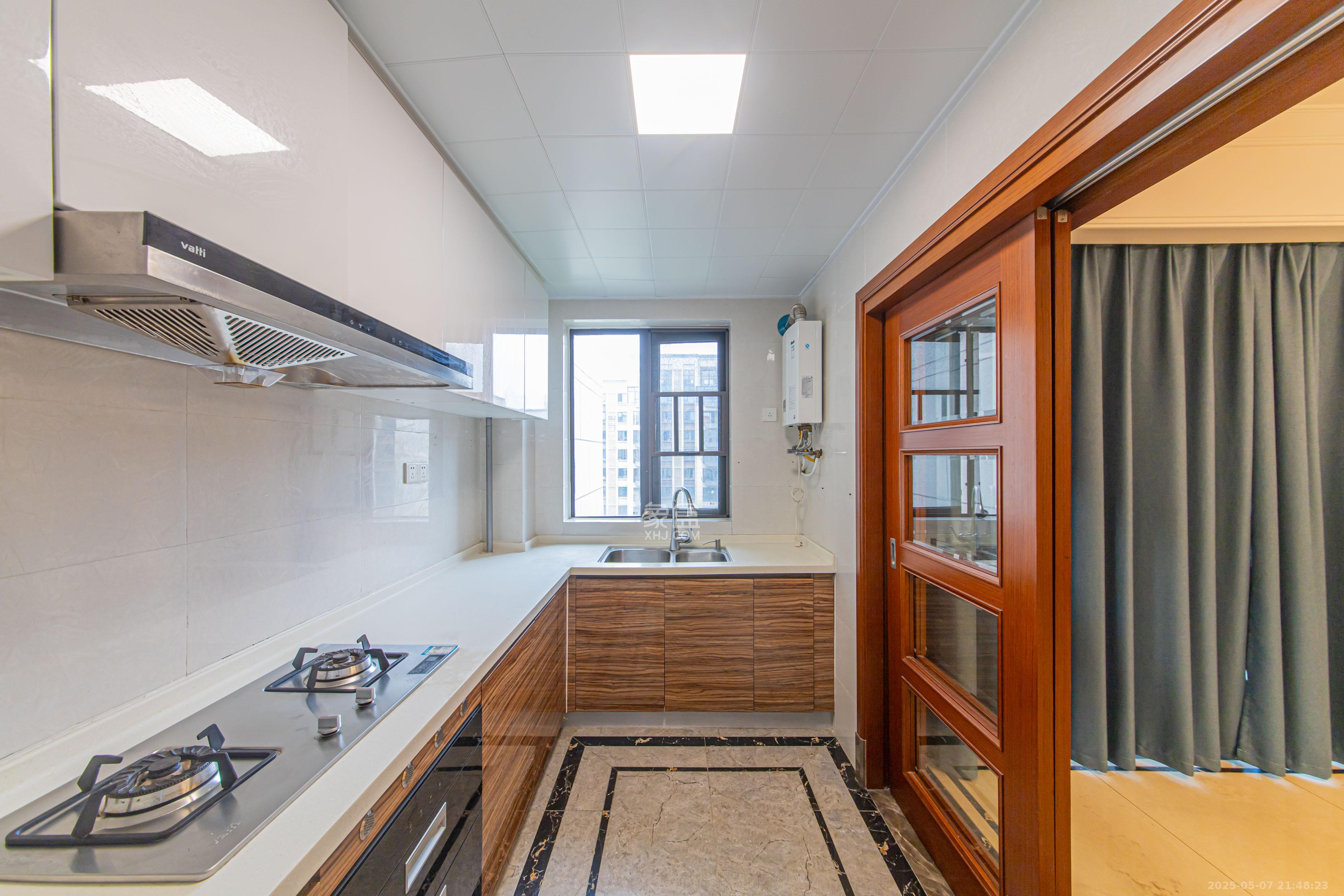 中海新城熙岸(中信新城五期) 4室2厅2卫 164.0万 中海新城熙岸(中信新城五期) 4室2厅2卫 164.0万厨房