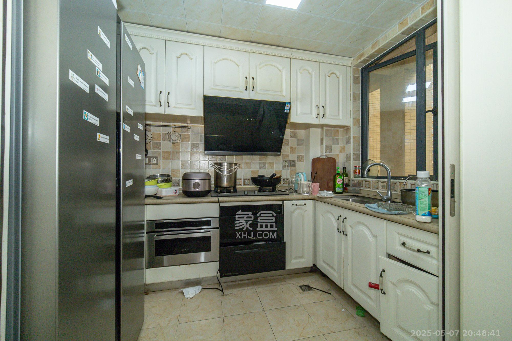 深业睿城  4室2厅2卫    108.8万 深业睿城  4室2厅2卫    108.8万厨房