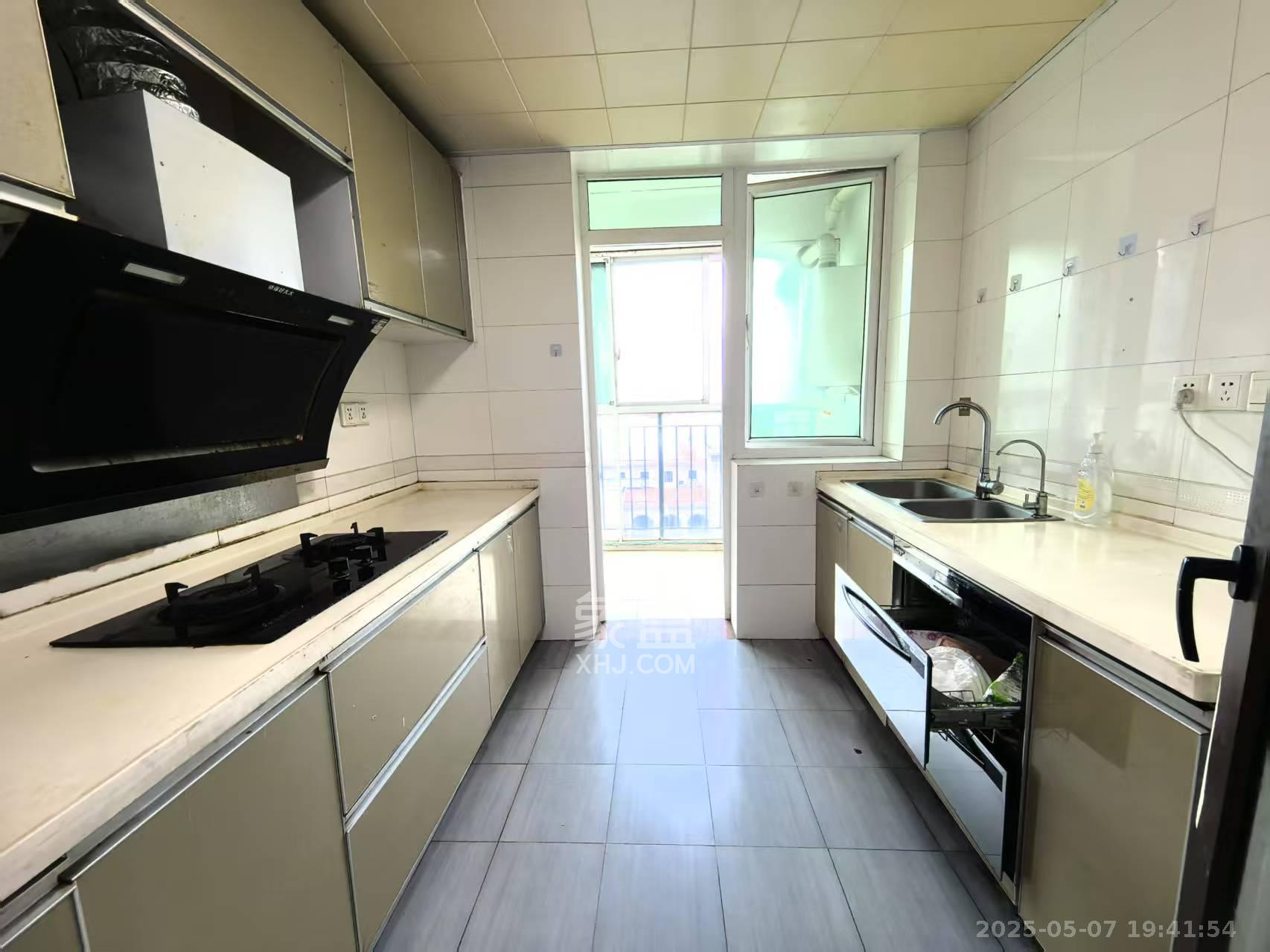 珠江花城一期桂苑  3室2厅2卫    2300.0元/月 珠江花城一期桂苑  3室2厅2卫    2300.0元/月室内图