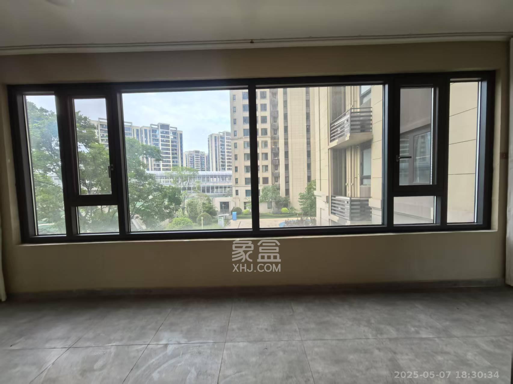 万科滨河道  4室2厅2卫   3200.00元/月室内图