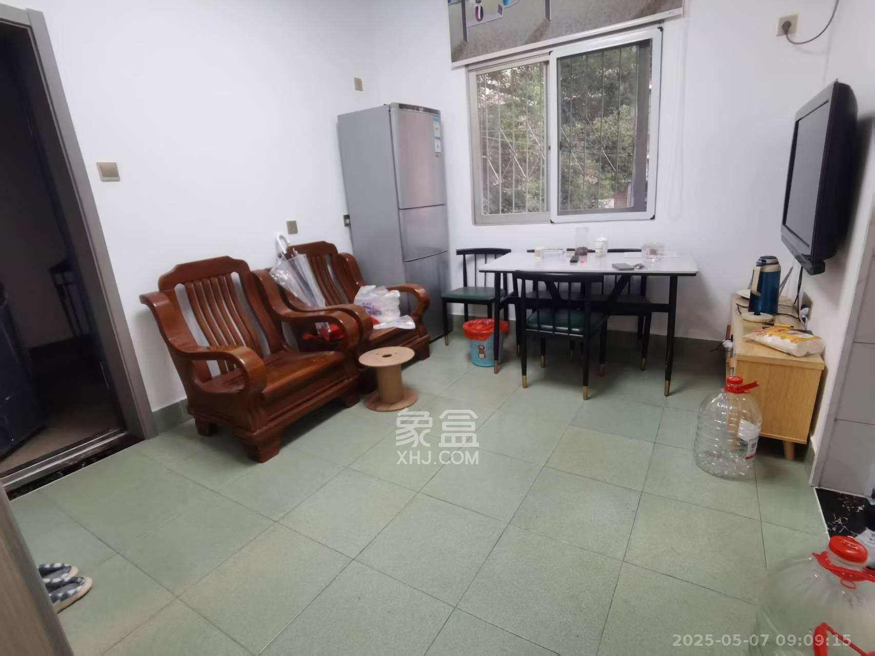 中建五局信和苑三区  2室2厅1卫   1750.00元/月室内图