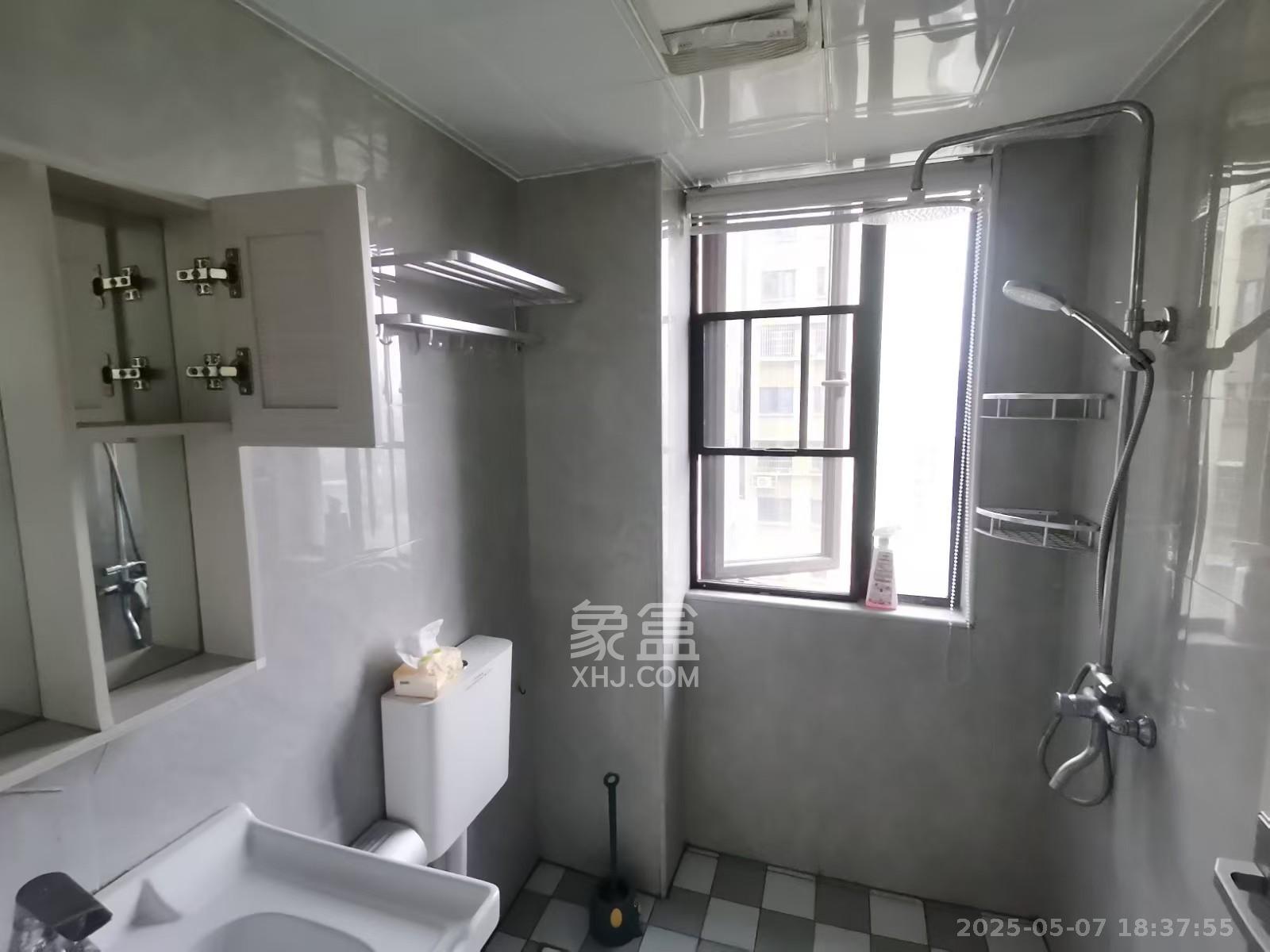 和润园三期  2室2厅1卫   2400.00元/月室内图