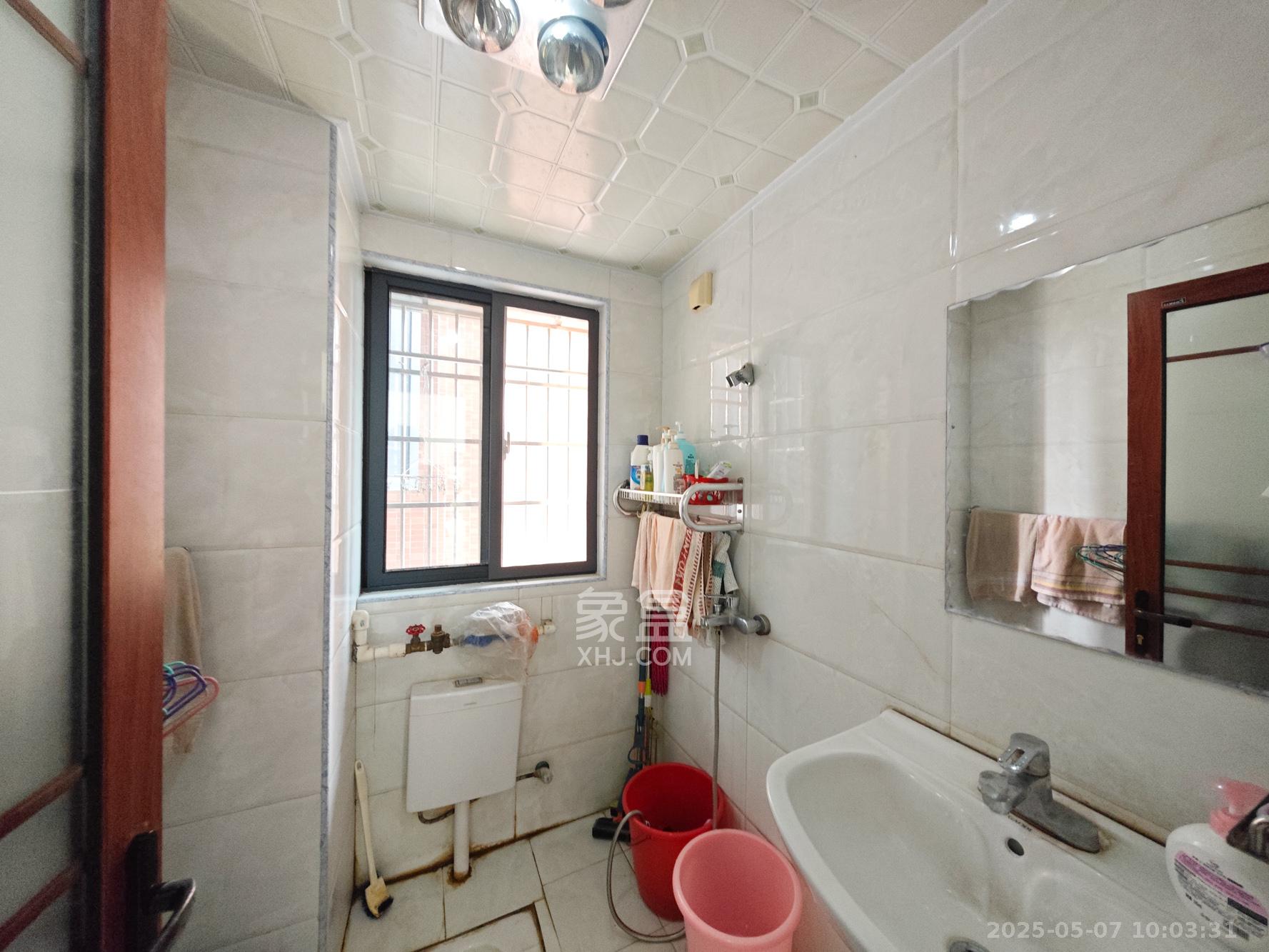 恒生碧水龙庭  2室2厅1卫   1700.00元/月室内图