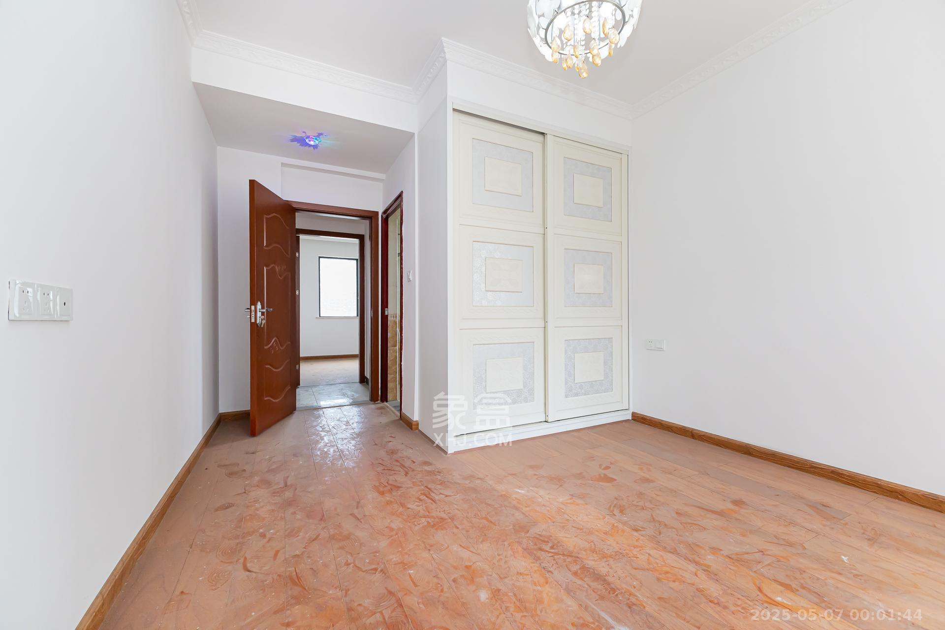 润和之悦(金泽园) 4室2厅1卫 90.0万 润和之悦(金泽园) 4室2厅1卫 90.0万卧室