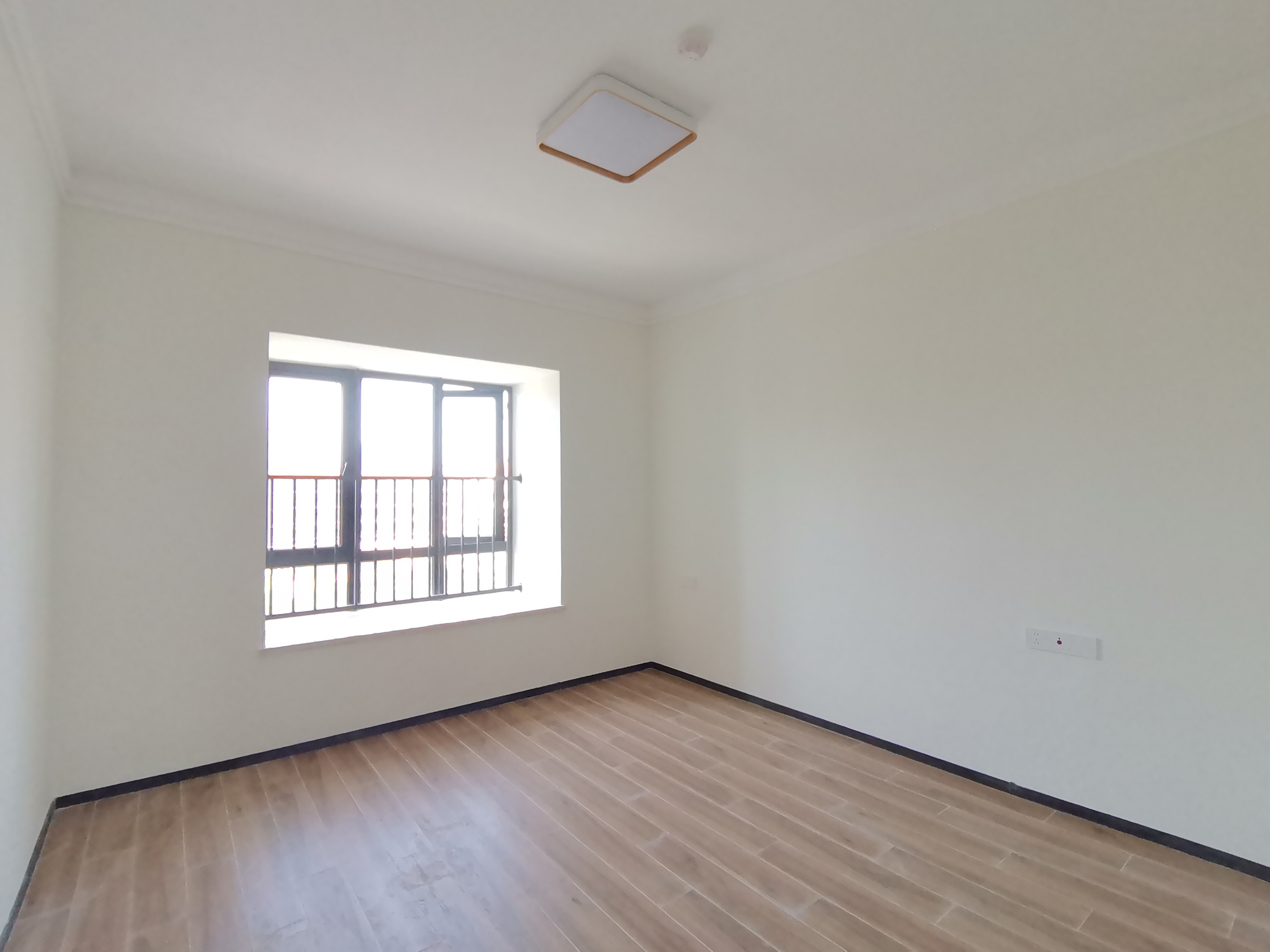 海府大院(海府路41号)  3室2厅1卫    3200.0元/月 海府大院(海府路41号)  3室2厅1卫    3200.0元/月室内图