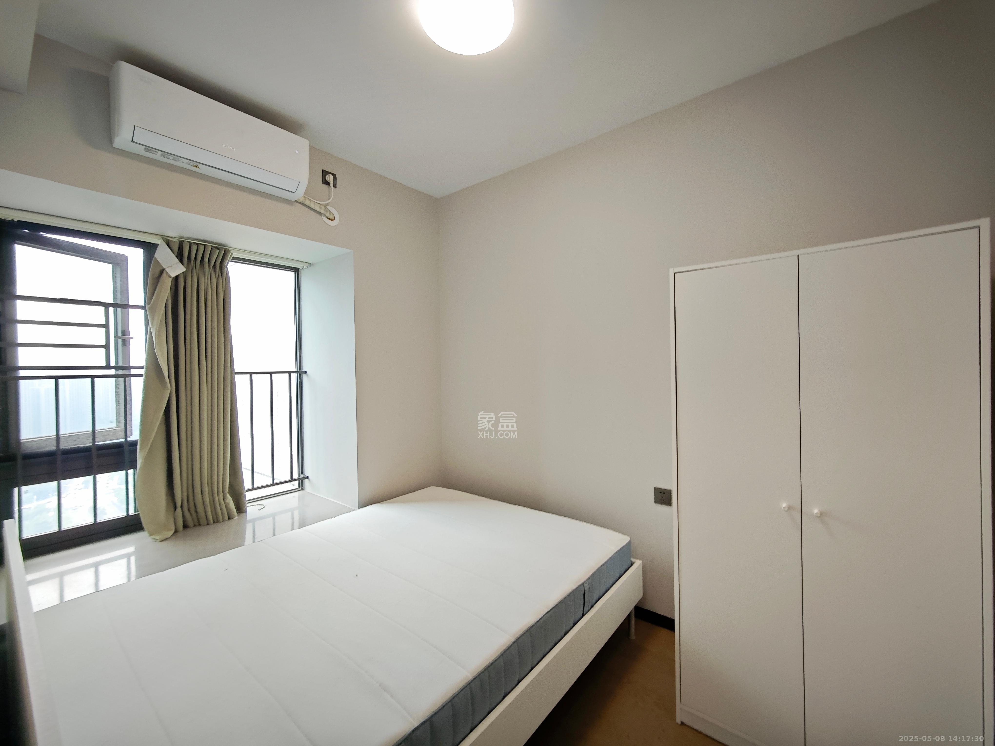 时代梅溪领峰  4室2厅2卫   3800.00元/月室内图
