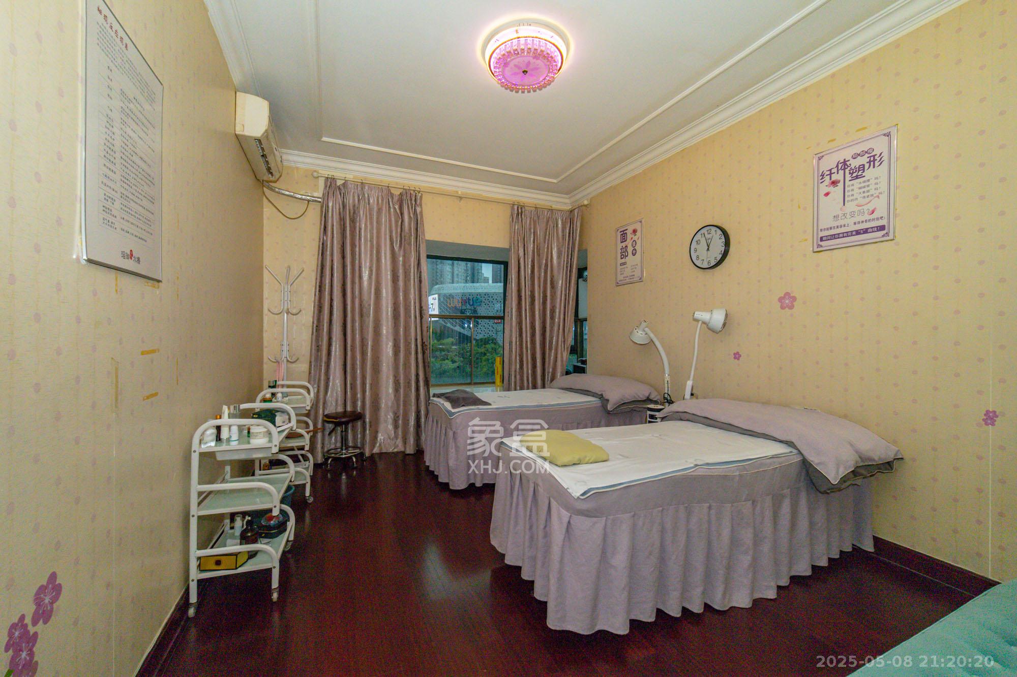 恒大翡翠华庭 3室2厅2卫 98.0万 恒大翡翠华庭 3室2厅2卫 98.0万卧室