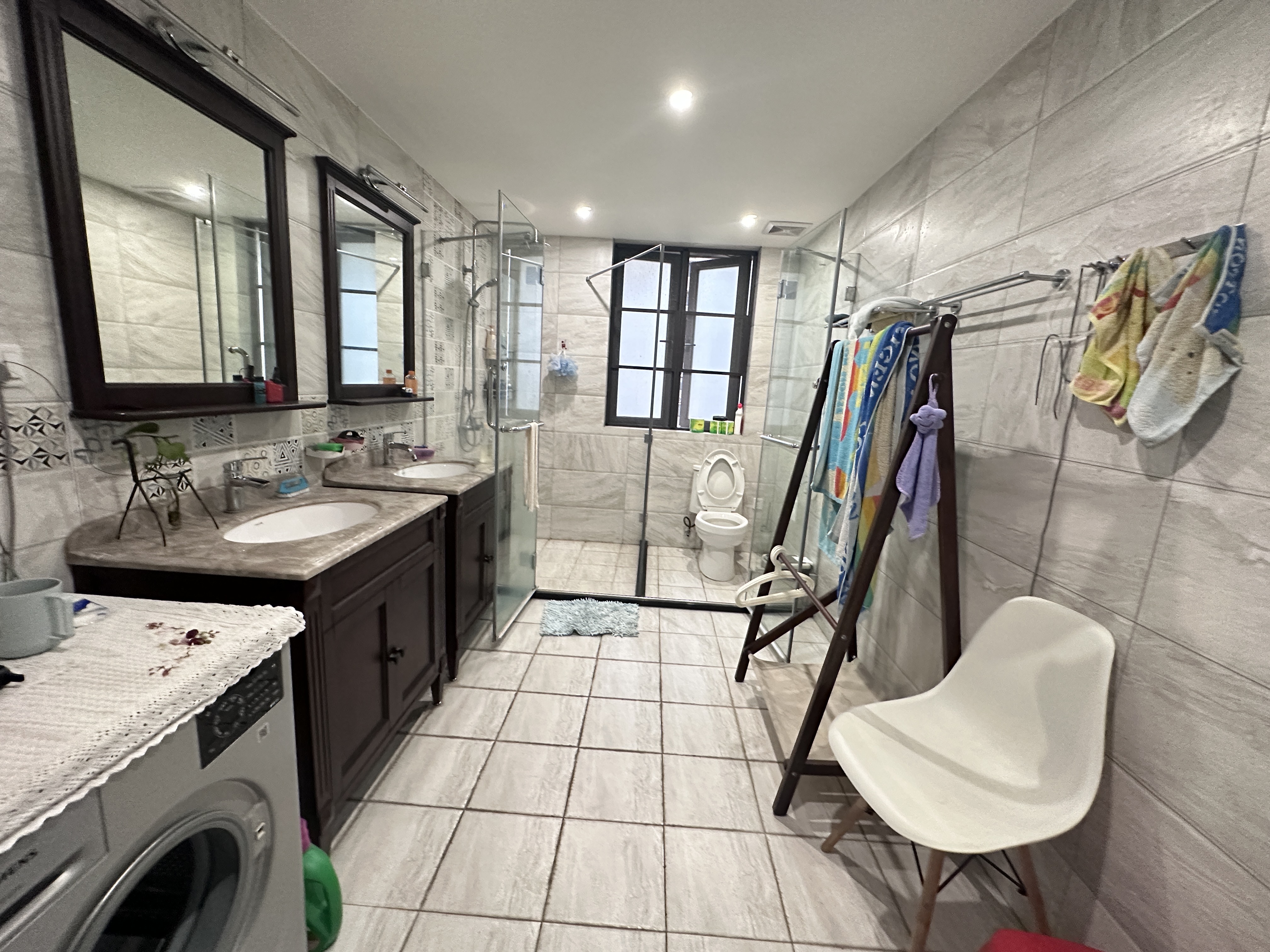 海航豪庭北苑 5室2厅4卫 499.0万 海航豪庭北苑 5室2厅4卫 499.0万客厅