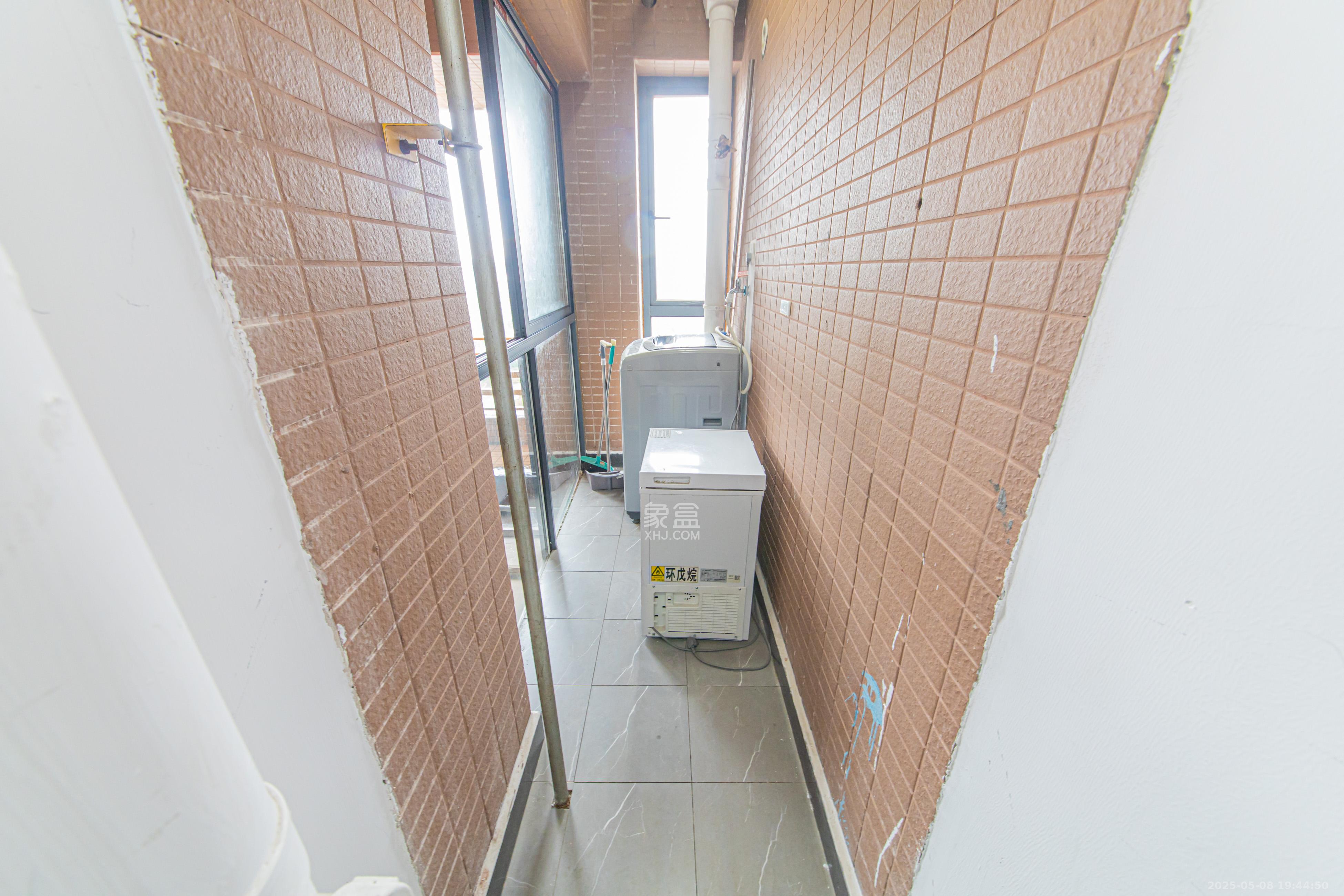 中建芙蓉工社  2室1厅1卫   45.00万阳台