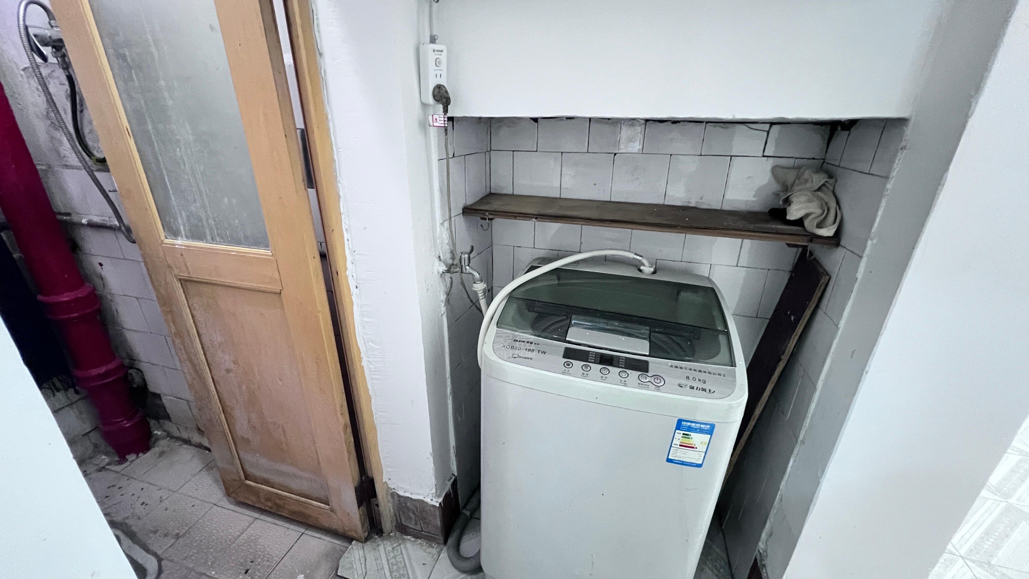 沿江路散盘 2室1厅1卫 600.0元/月 沿江路散盘 2室1厅1卫 600.0元/月室内图