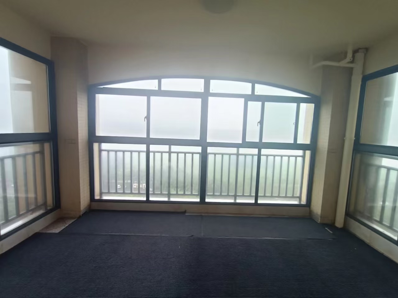 农信大院(响水湾度假公寓) 4室2厅2卫 3000.0元/月 农信大院(响水湾度假公寓) 4室2厅2卫 3000.0元/月室内图