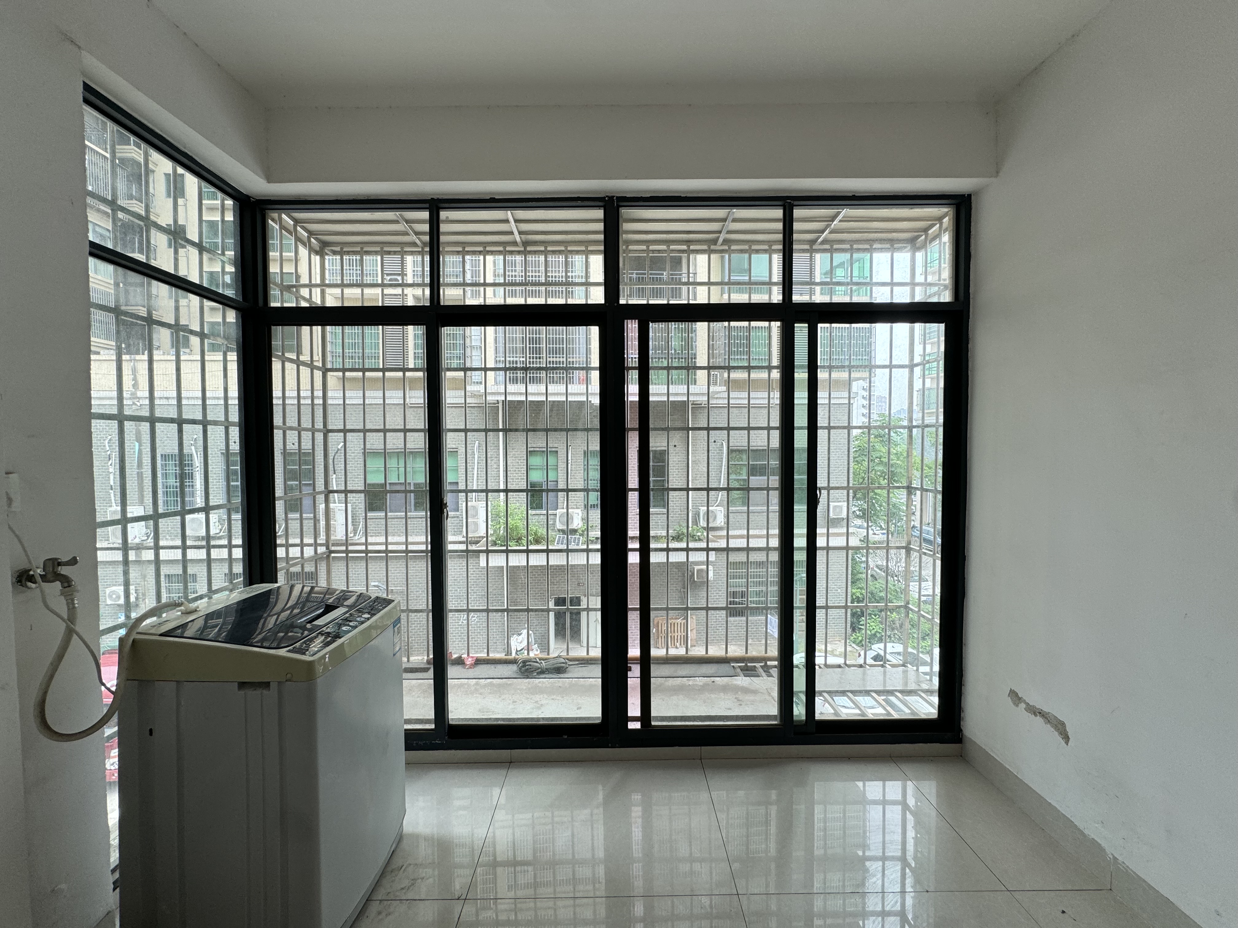 虎形山安置小区(进步社区) 3室2厅2卫 1200.0元/月 虎形山安置小区(进步社区) 3室2厅2卫 1200.0元/月室内图