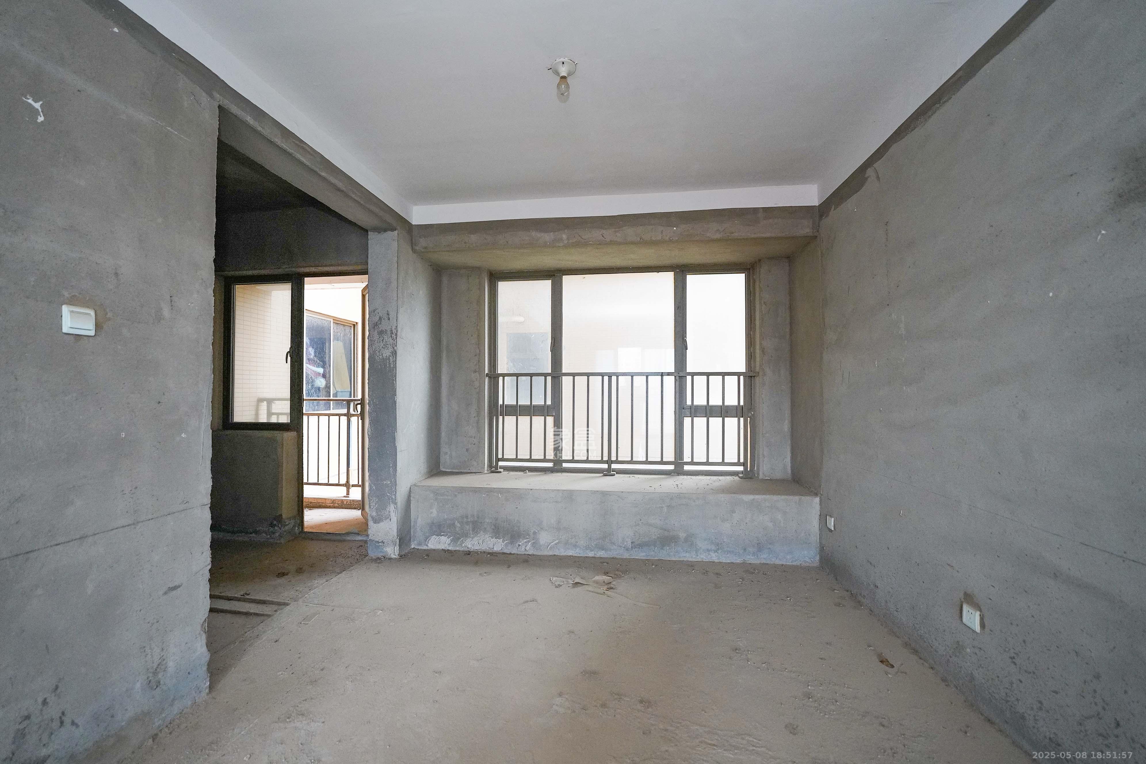 幸福庄园  4室2厅2卫    85.0万 幸福庄园  4室2厅2卫    85.0万客厅