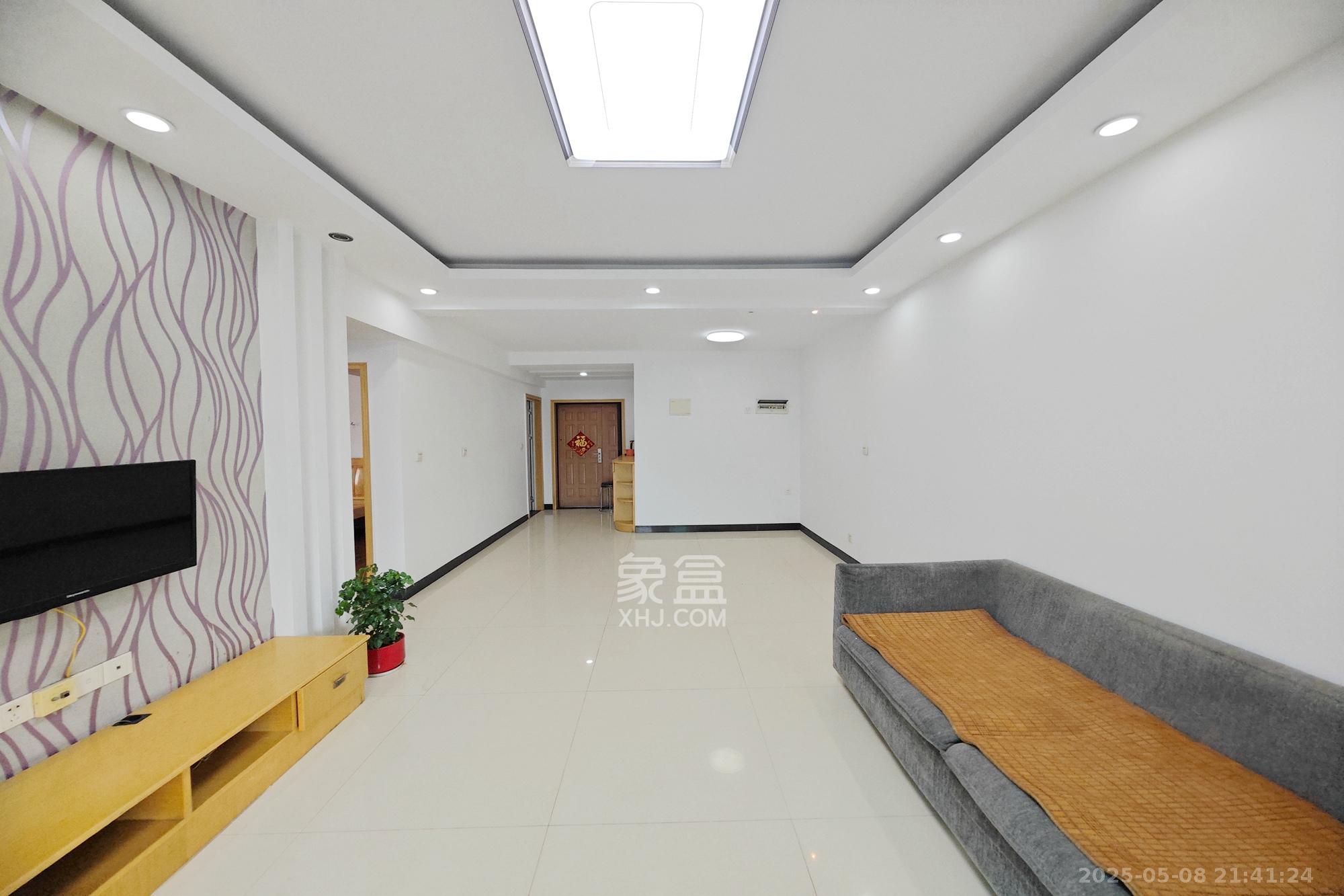 新城新世界一二三期 2室1厅1卫 83.0万 新城新世界一二三期 2室1厅1卫 83.0万客厅