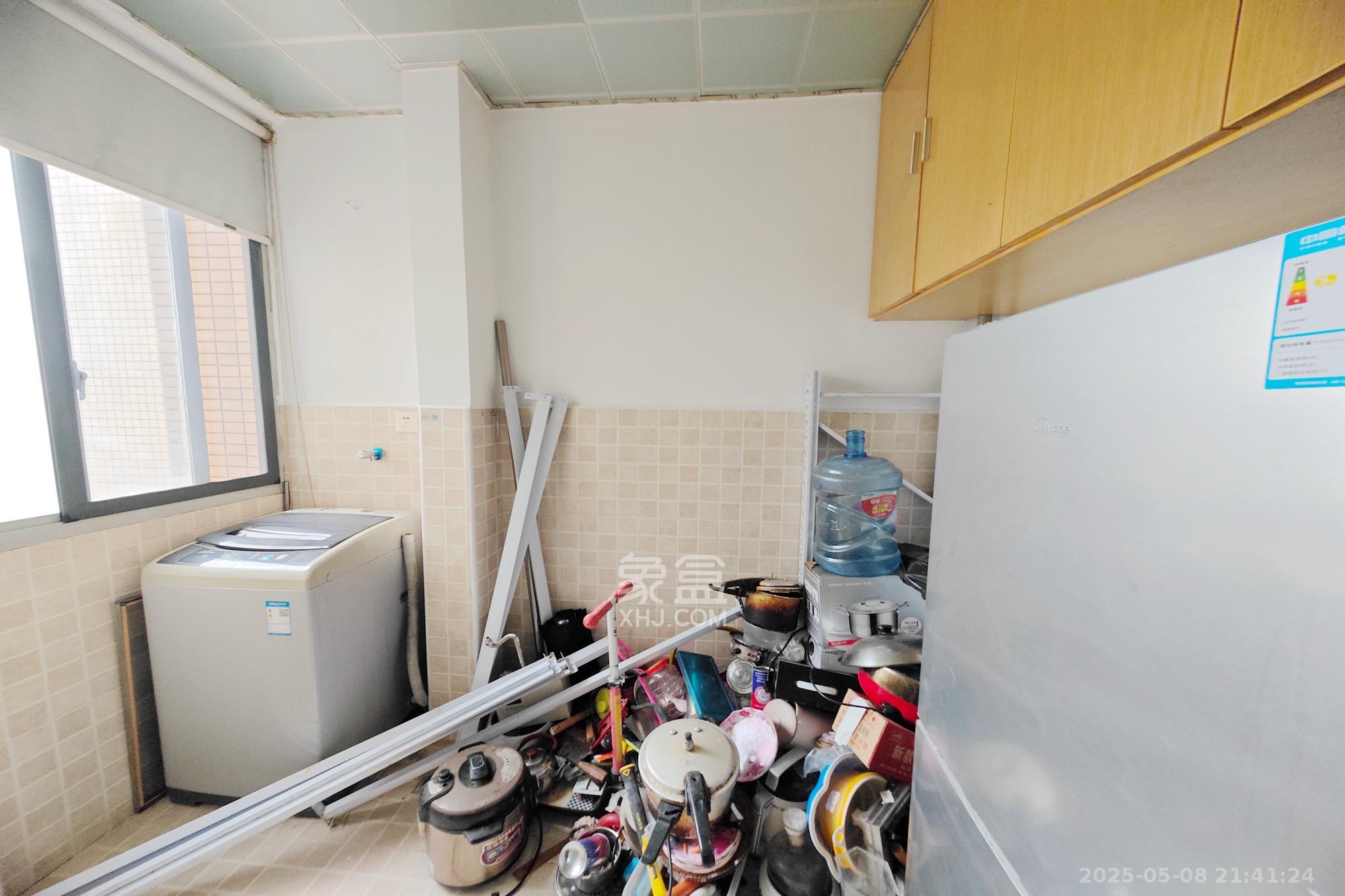 新城新世界一二三期 2室1厅1卫 83.0万 新城新世界一二三期 2室1厅1卫 83.0万阳台