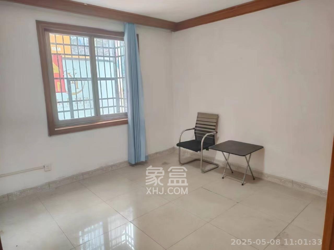 坡子街综合楼  4室1厅1卫   4000.00元/月室内图