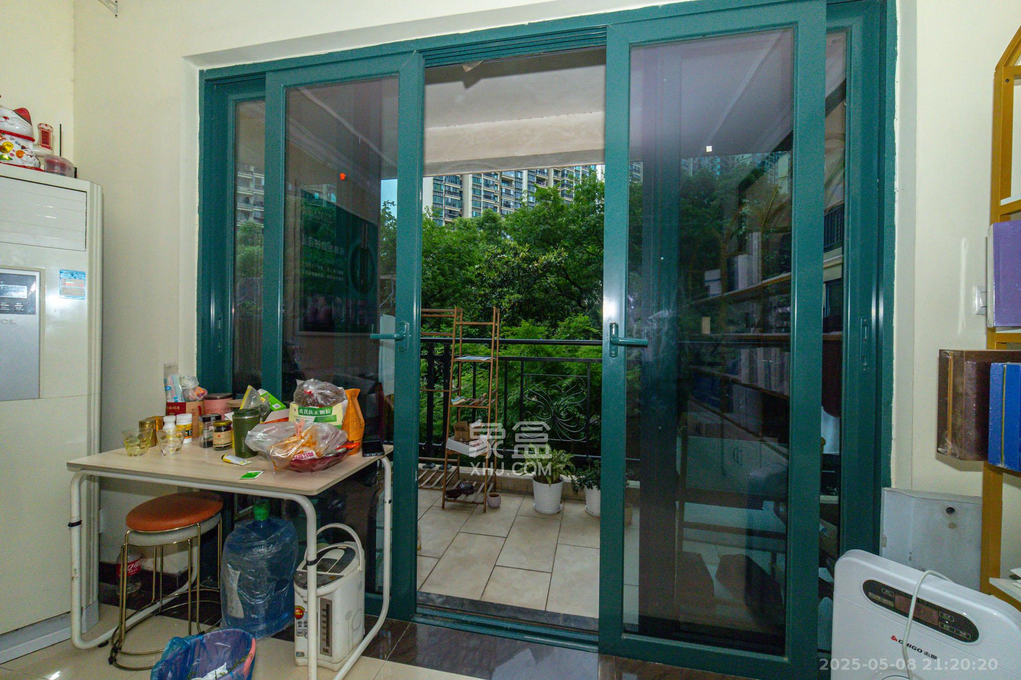 恒大翡翠华庭 3室2厅2卫 98.0万 恒大翡翠华庭 3室2厅2卫 98.0万阳台