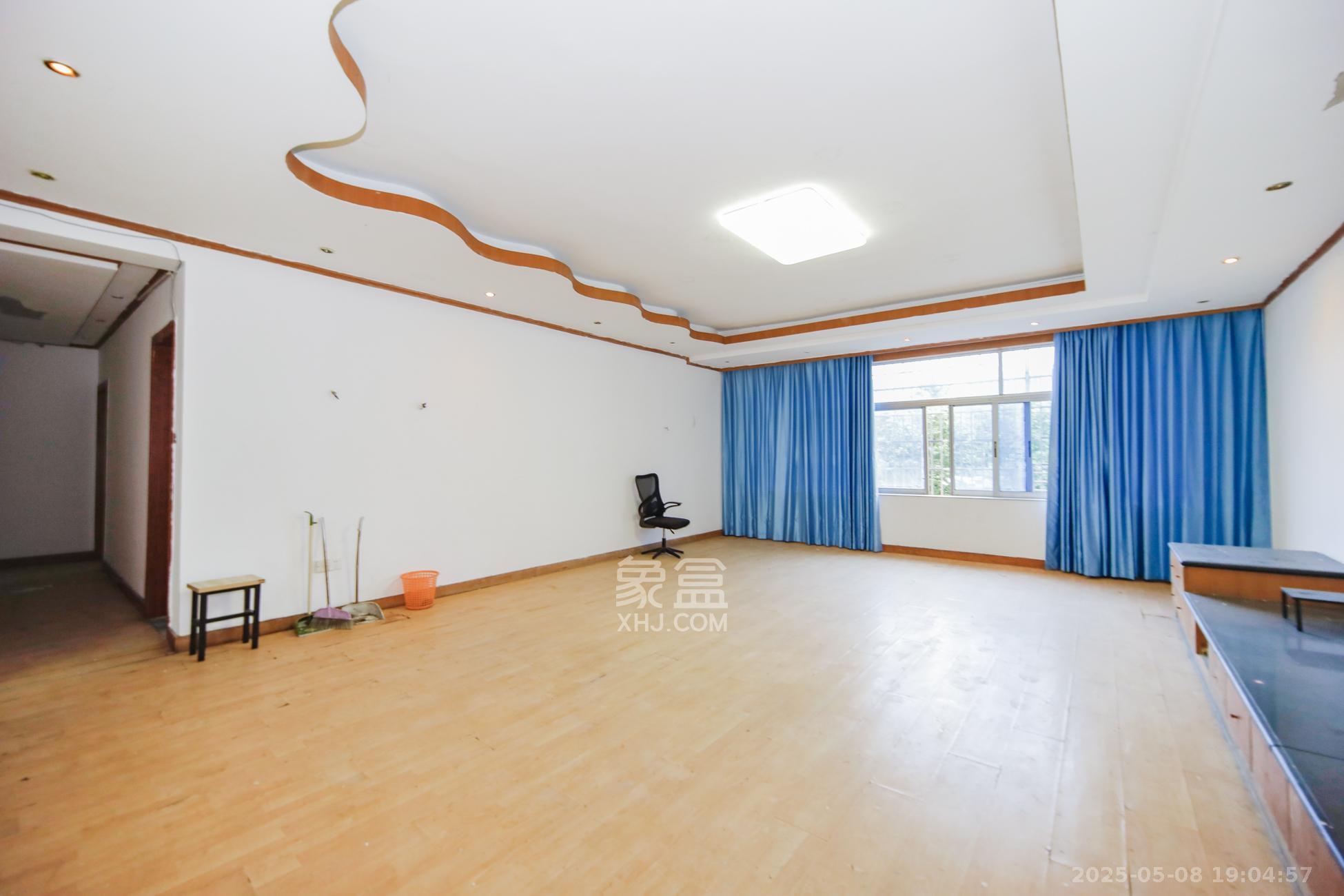 富绿山庄  5室2厅2卫   85.00万客厅