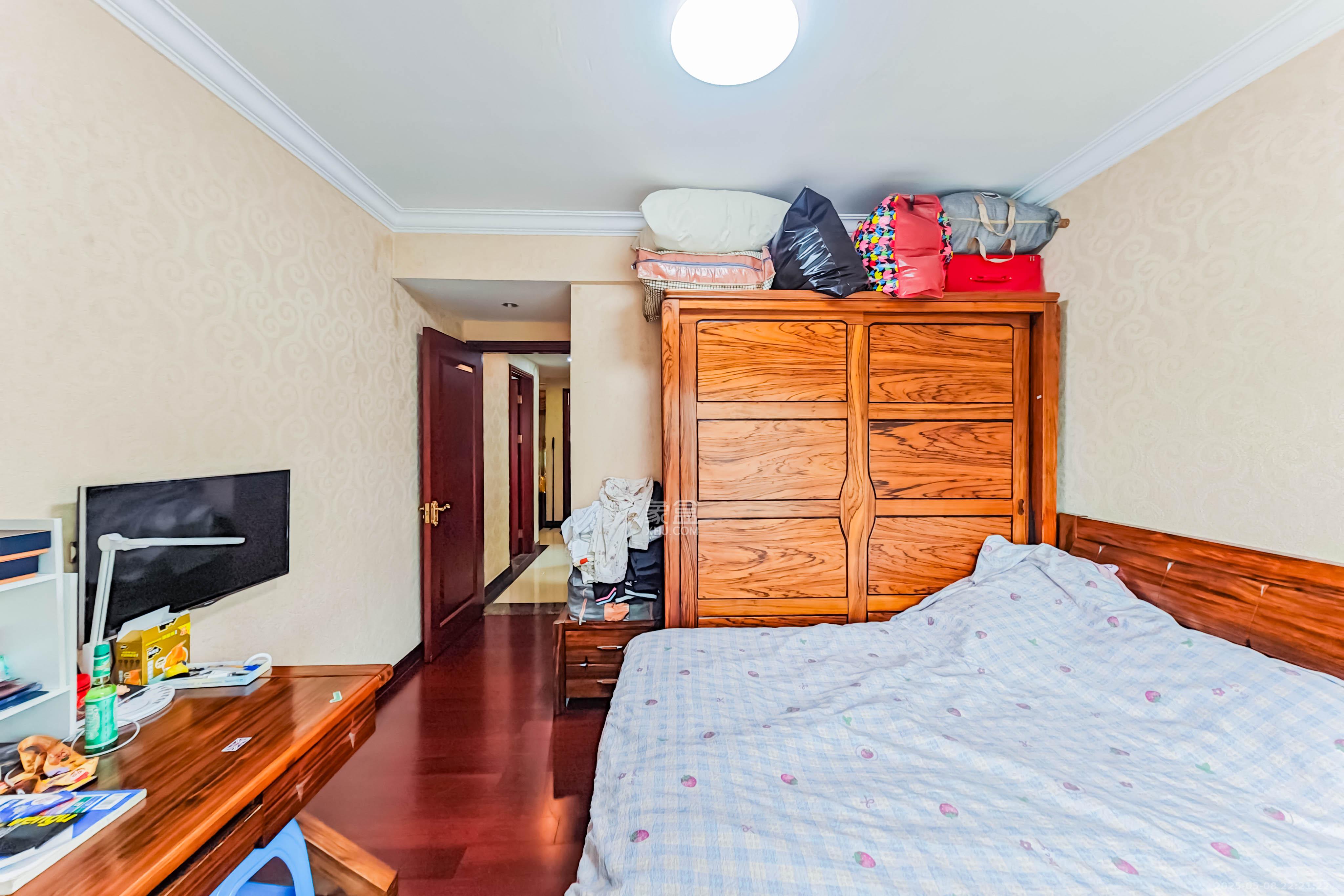 恒大绿洲  4室2厅2卫    145.0万 恒大绿洲  4室2厅2卫    145.0万卧室