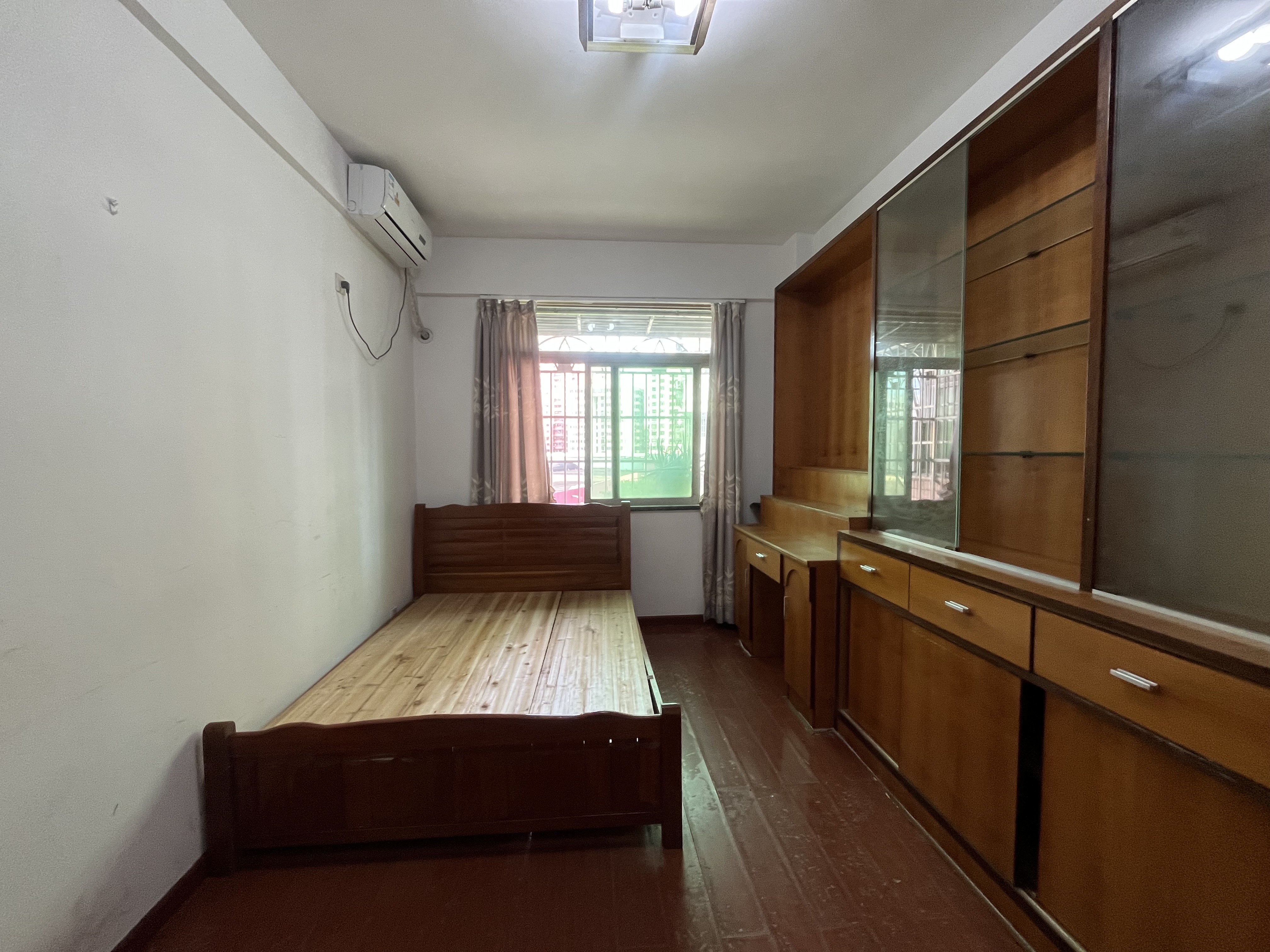 气象局宿舍(海府路60号)  3室2厅1卫    115.0万 气象局宿舍(海府路60号)  3室2厅1卫    115.0万客厅