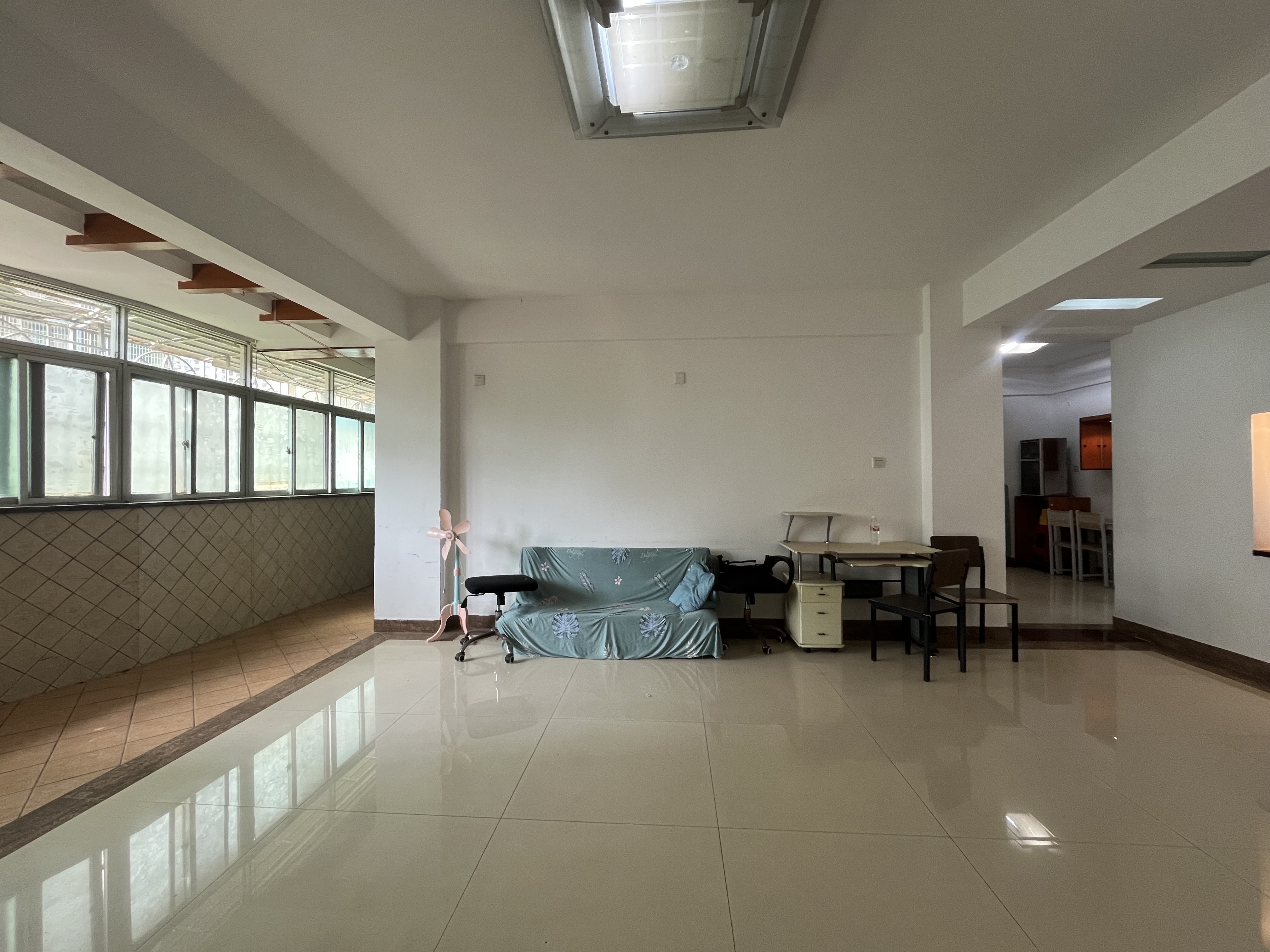 气象局宿舍(海府路60号)  3室2厅1卫    115.0万 气象局宿舍(海府路60号)  3室2厅1卫    115.0万客厅