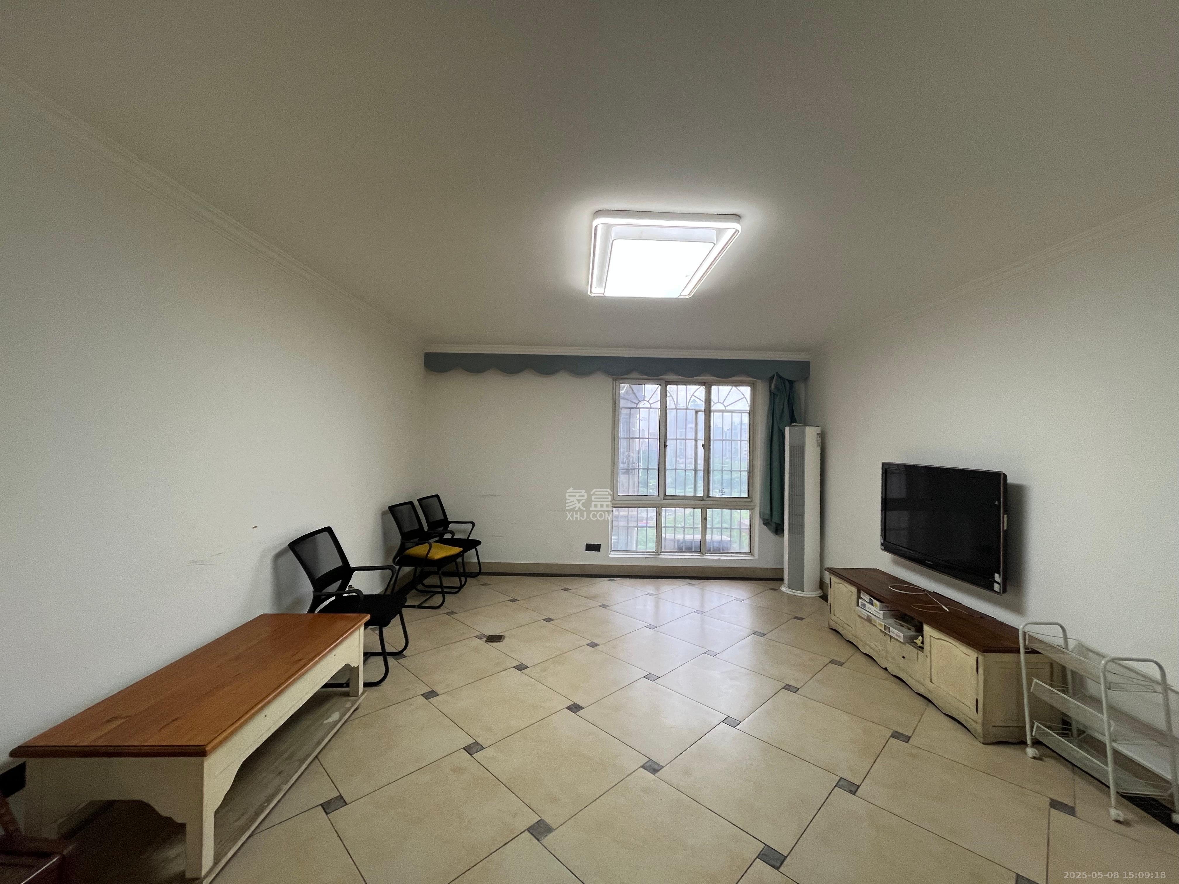 晶华美地 3室2厅2卫 2400.0元/月 晶华美地 3室2厅2卫 2400.0元/月室内图