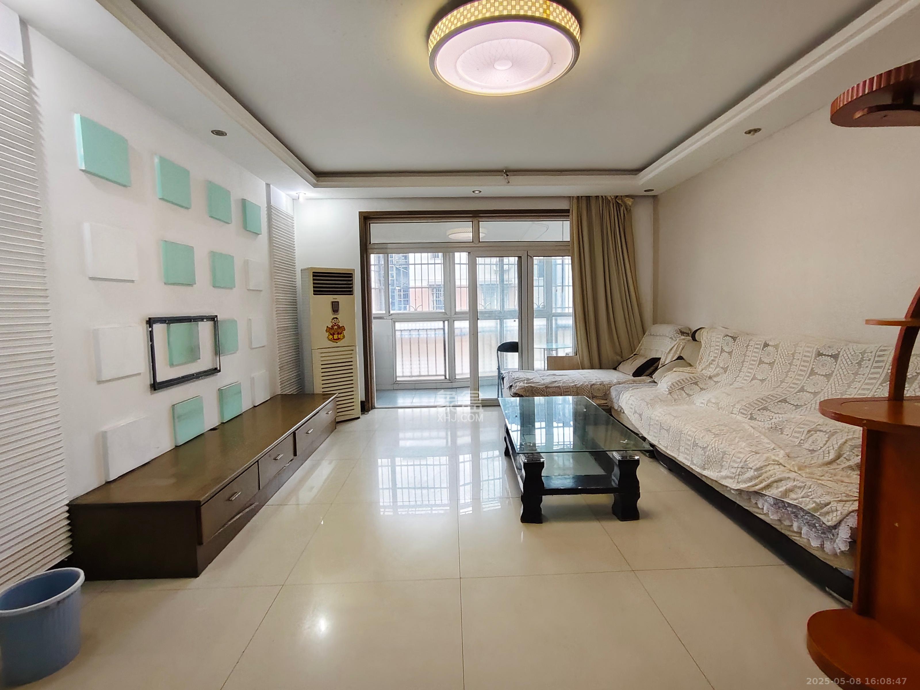 新桥小区  3室2厅2卫   1900.00元/月室内图1