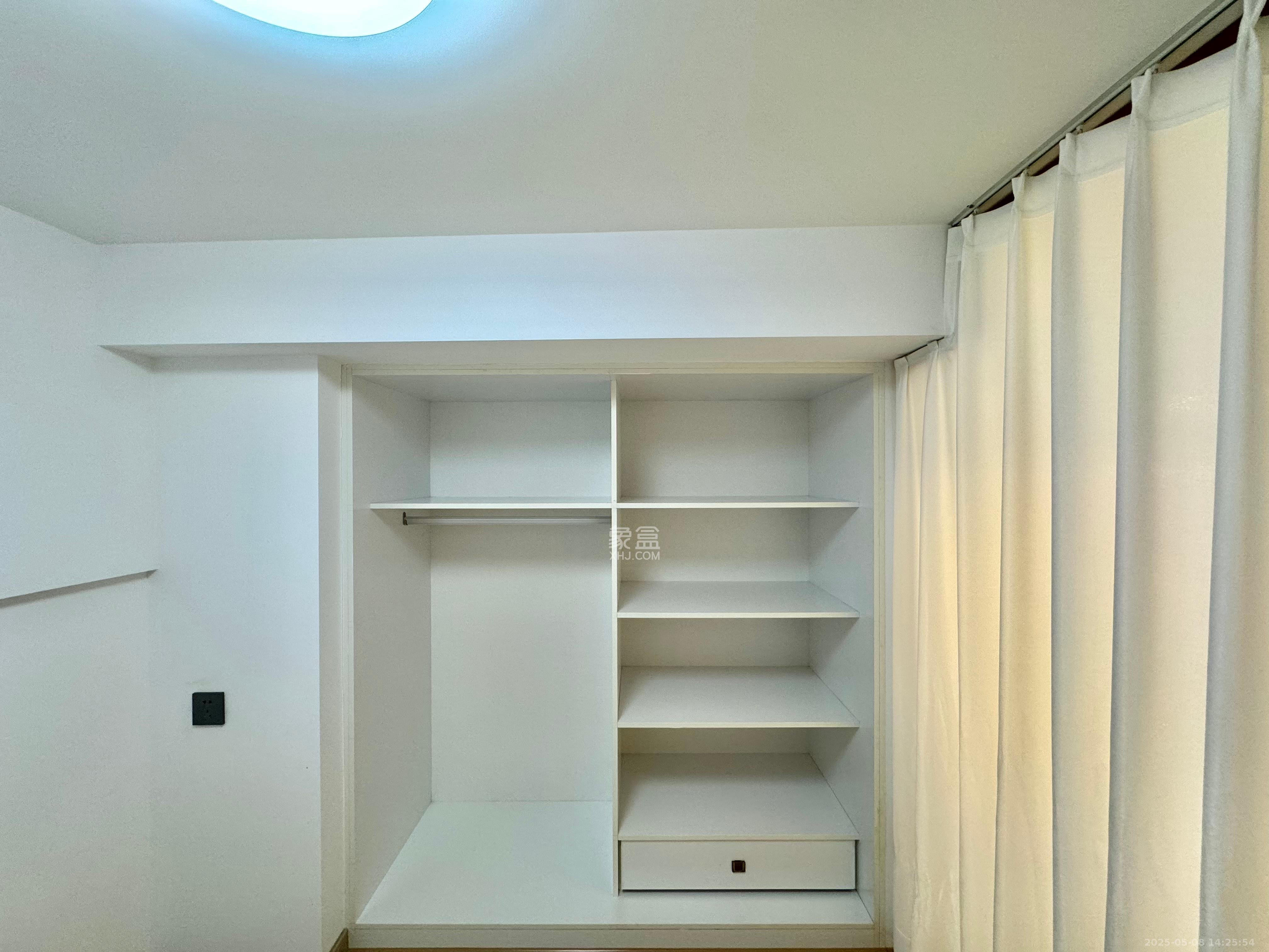 新长海D1站 1室1厅1卫 1600.0元/月 新长海D1站 1室1厅1卫 1600.0元/月室内图