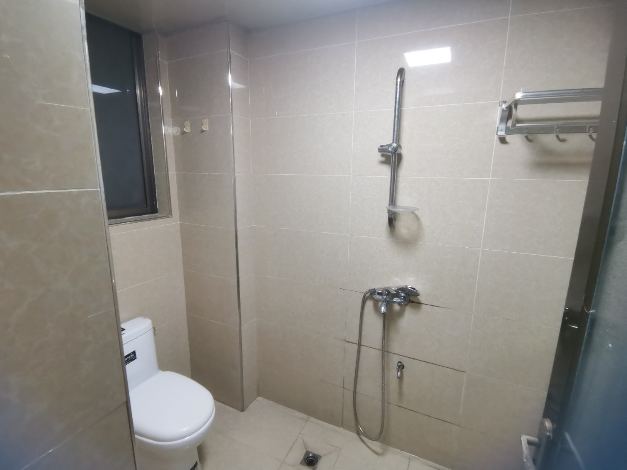 华新苑  2室2厅1卫   1800.00元/月室内图