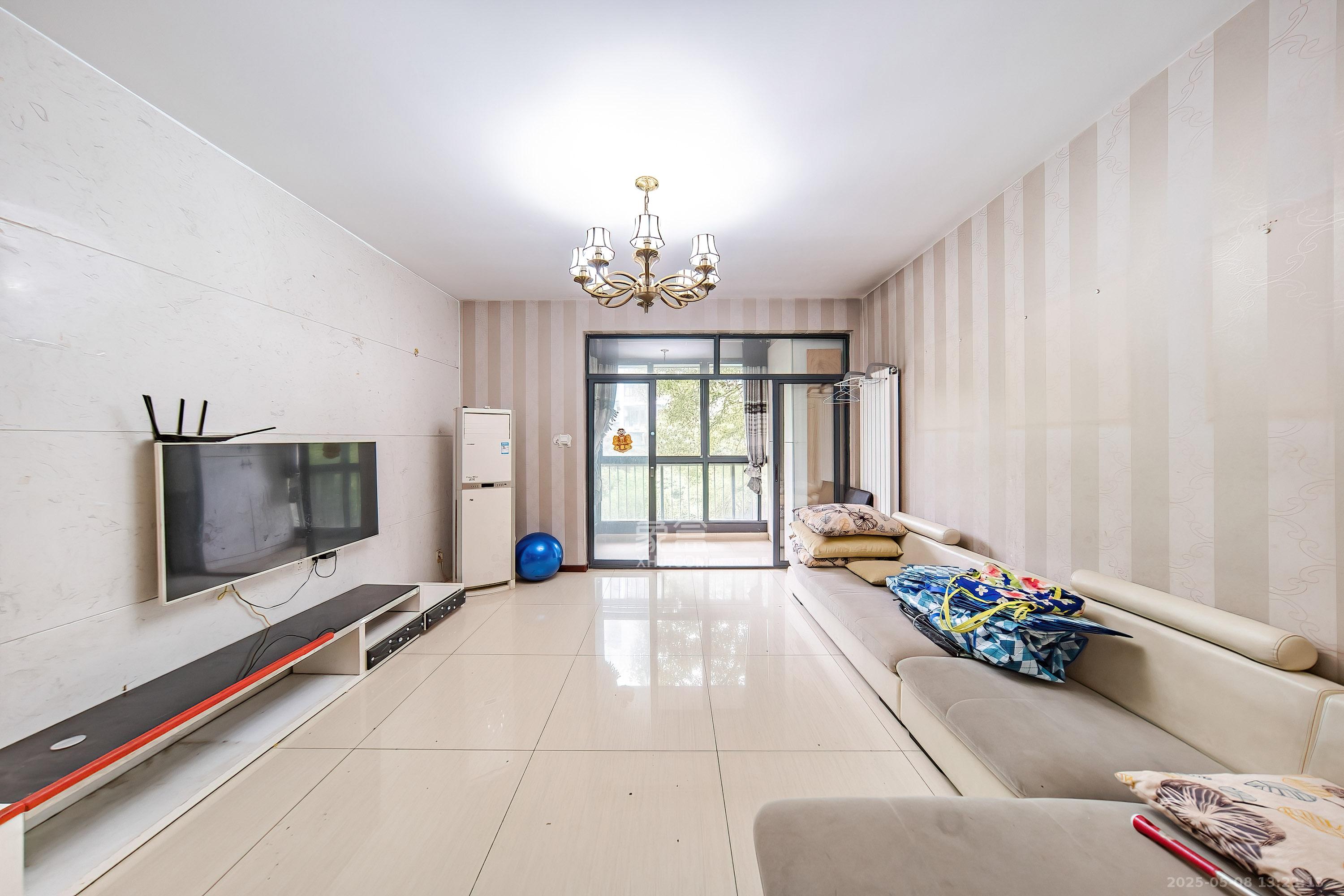 阳光100三期  3室2厅2卫    108.0万客厅