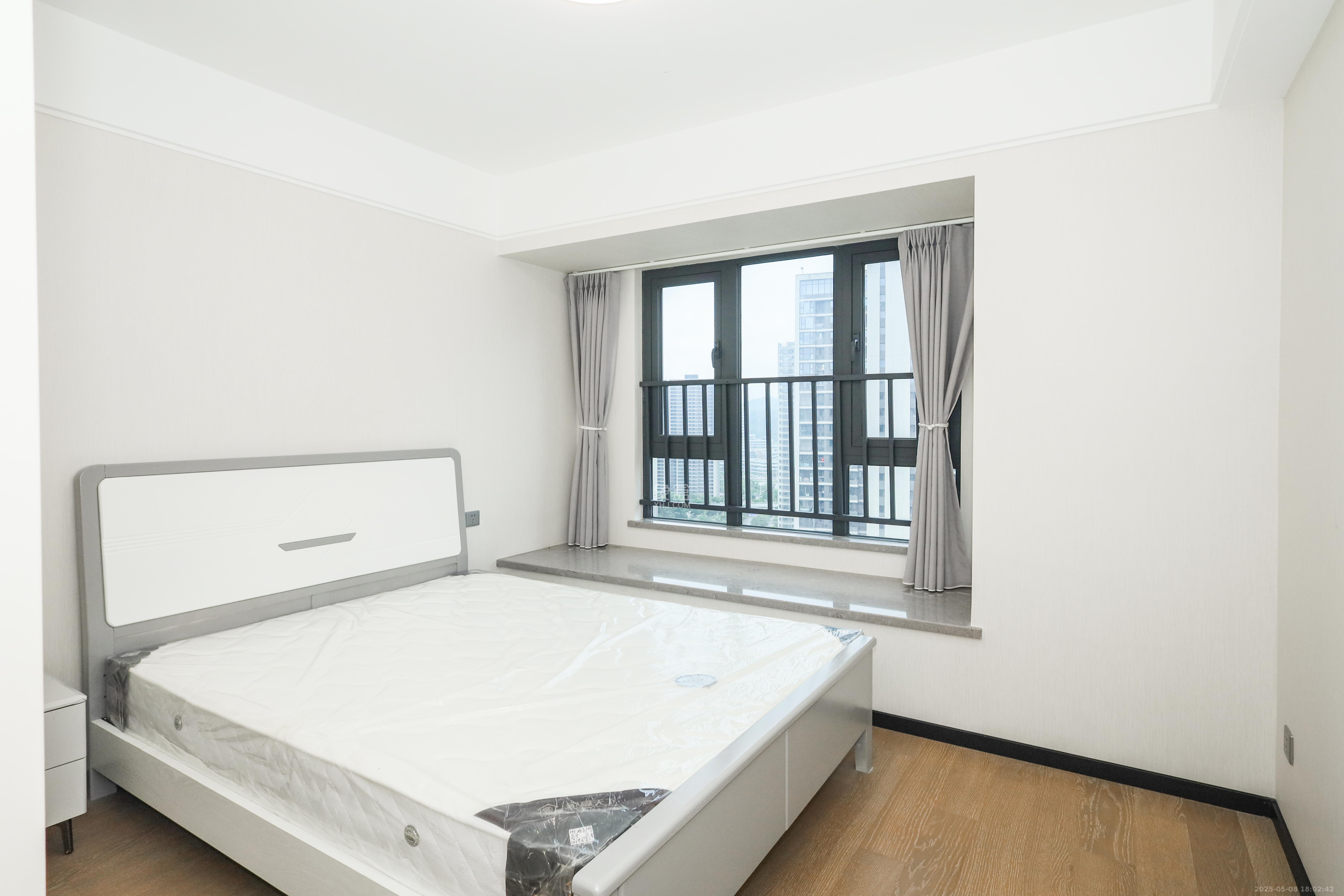 中海阅溪府  4室2厅2卫    320.0万 中海阅溪府  4室2厅2卫    320.0万卧室