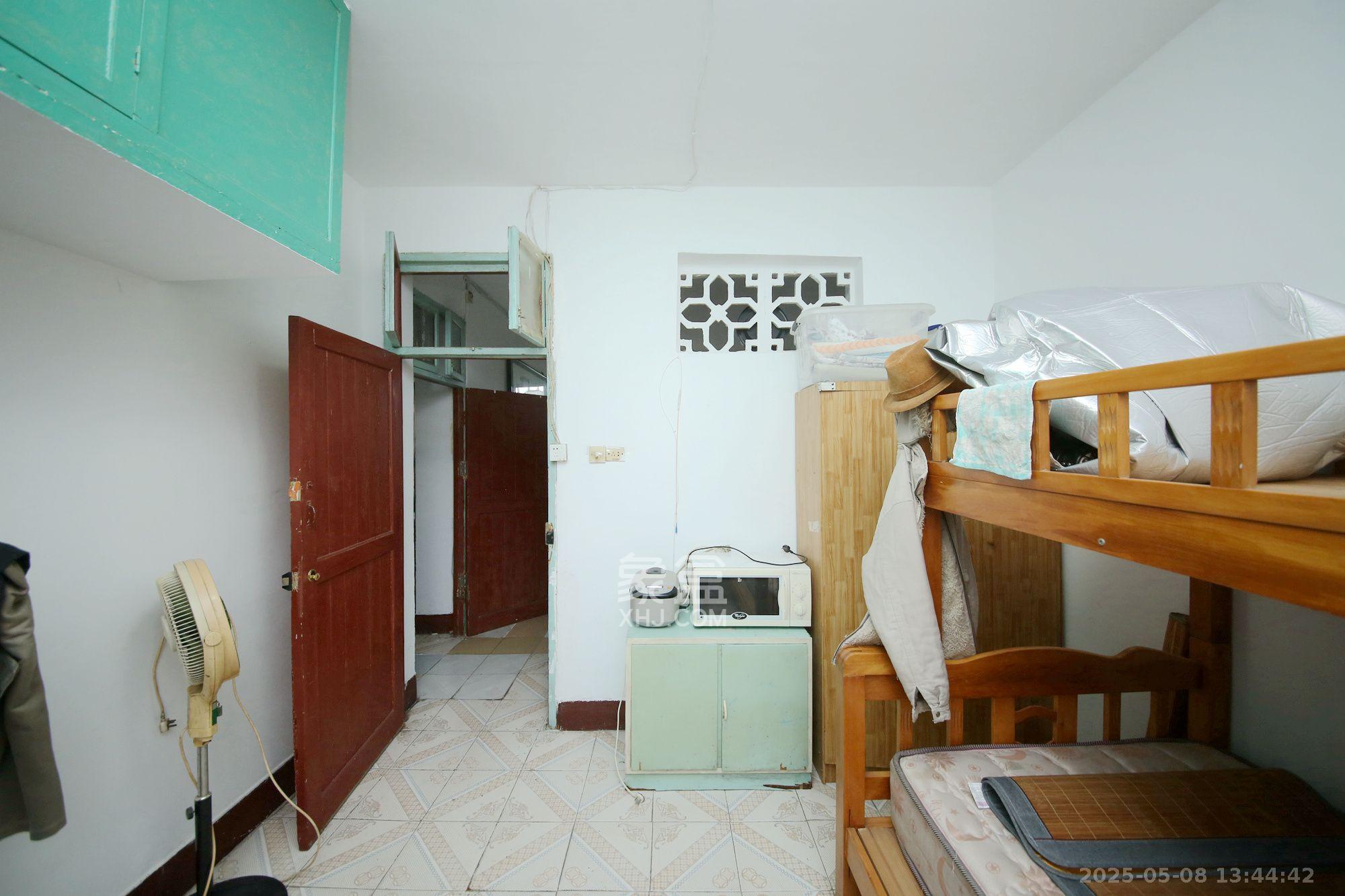 湘一芙蓉中学宿舍  2室1厅1卫    1750.0元/月 湘一芙蓉中学宿舍  2室1厅1卫    1750.0元/月室内图