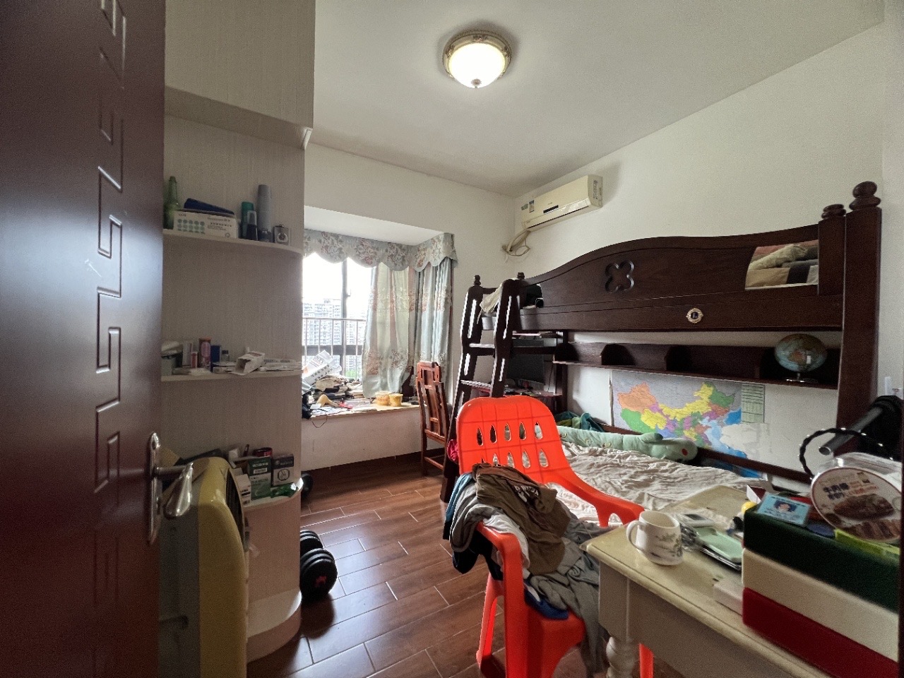 长堤中心  3室2厅2卫   188.00万客厅
