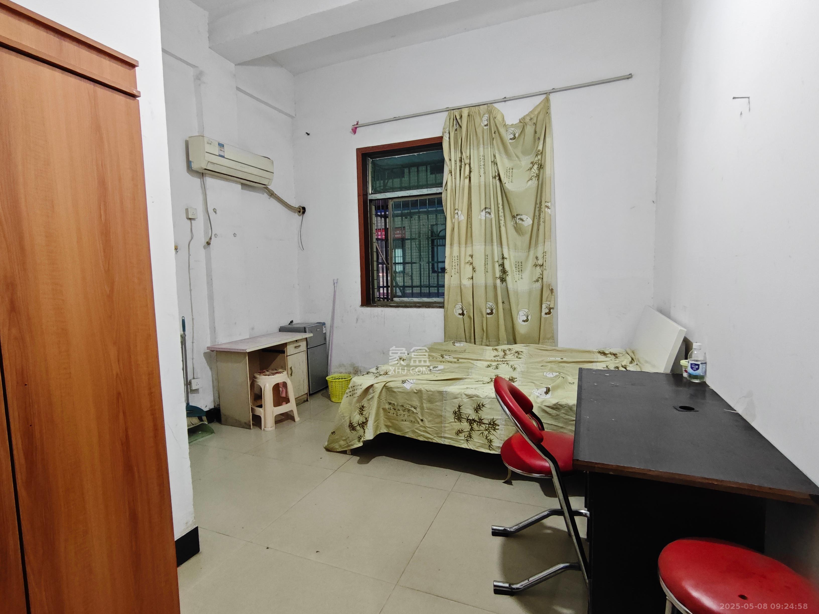 城西安置小区 1室0厅1卫 400.0元/月 城西安置小区 1室0厅1卫 400.0元/月室内图