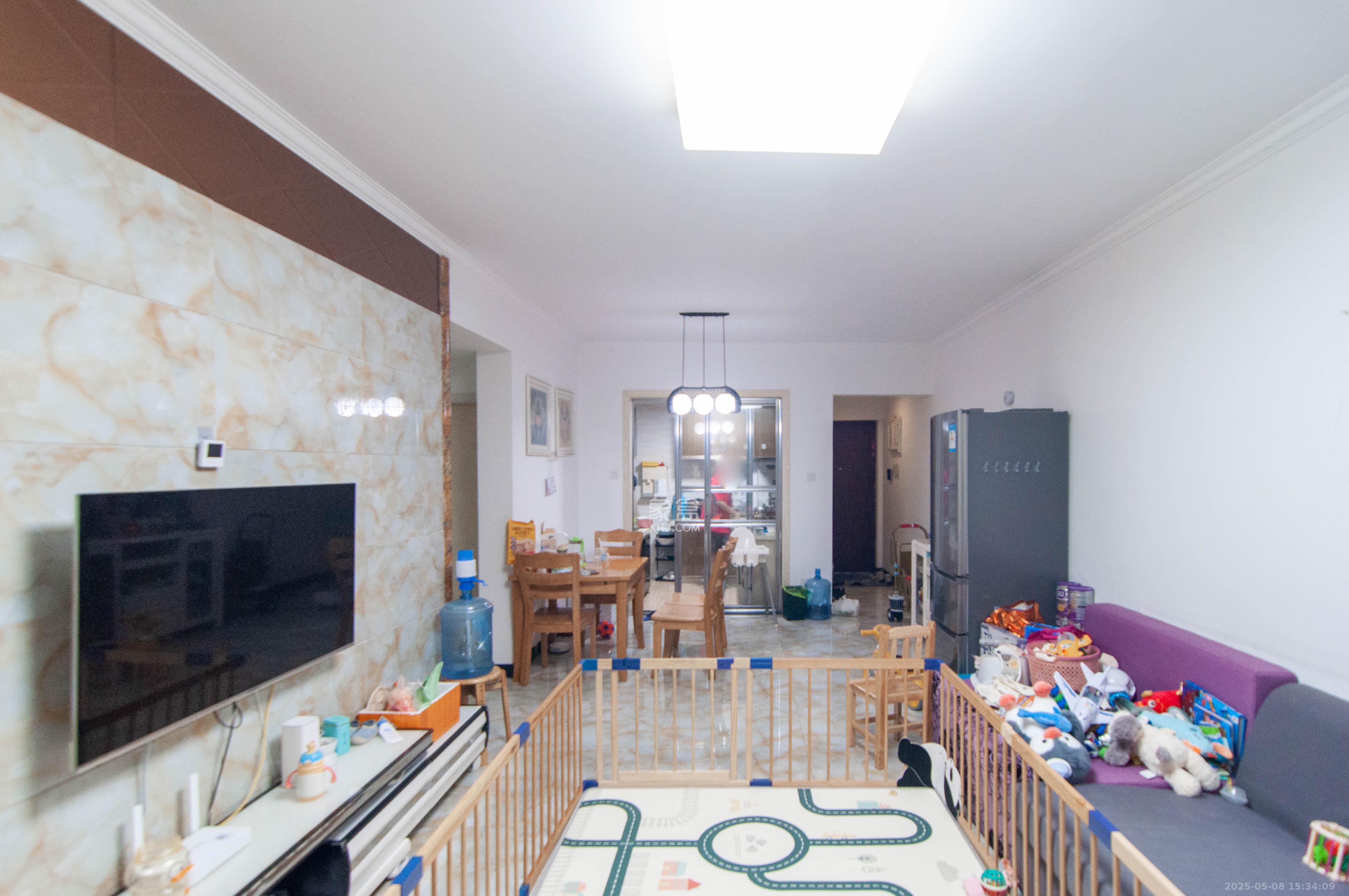 达美D6区  3室2厅1卫   100.00万客厅