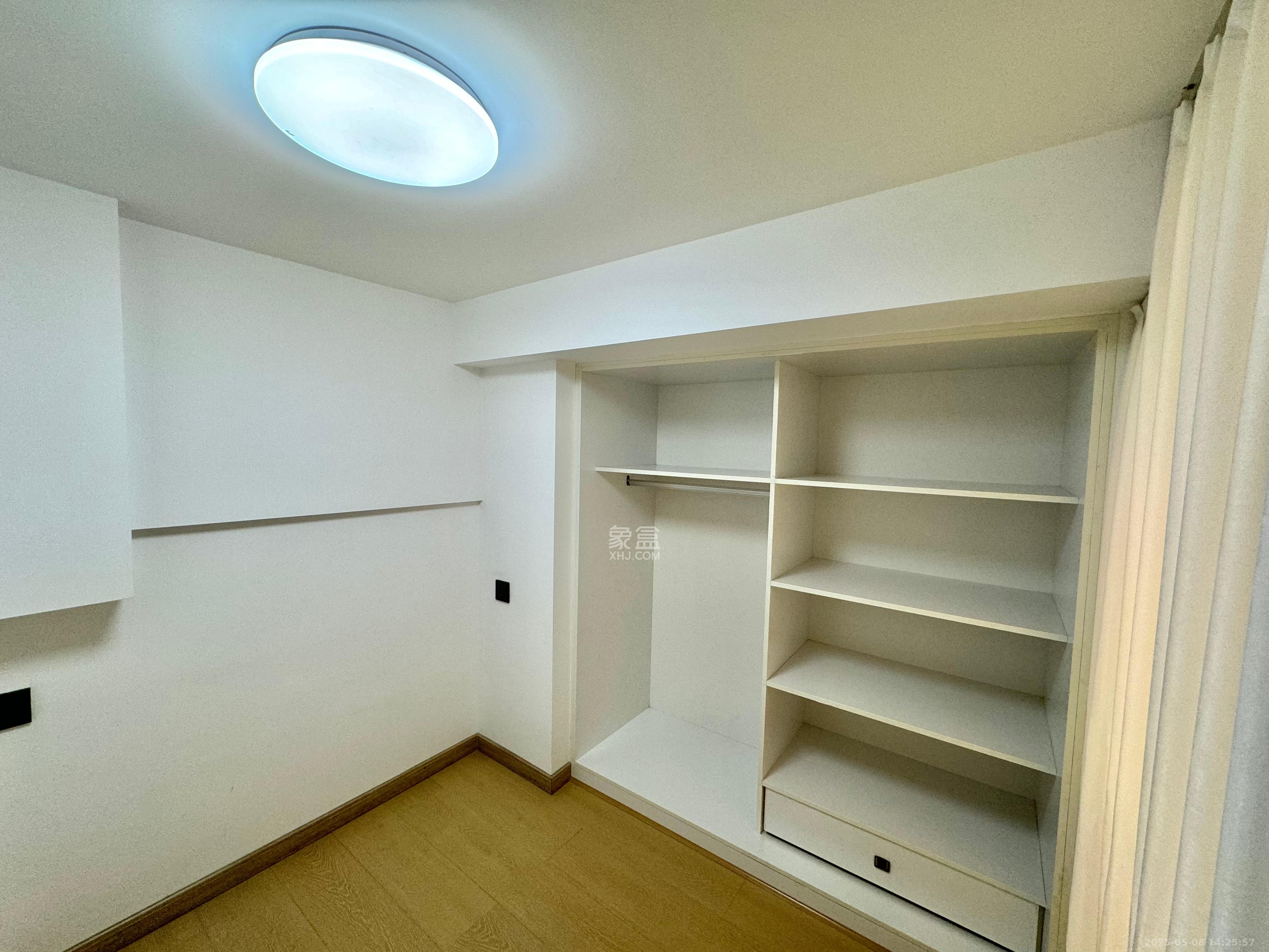 新长海D1站 1室1厅1卫 1600.0元/月 新长海D1站 1室1厅1卫 1600.0元/月室内图