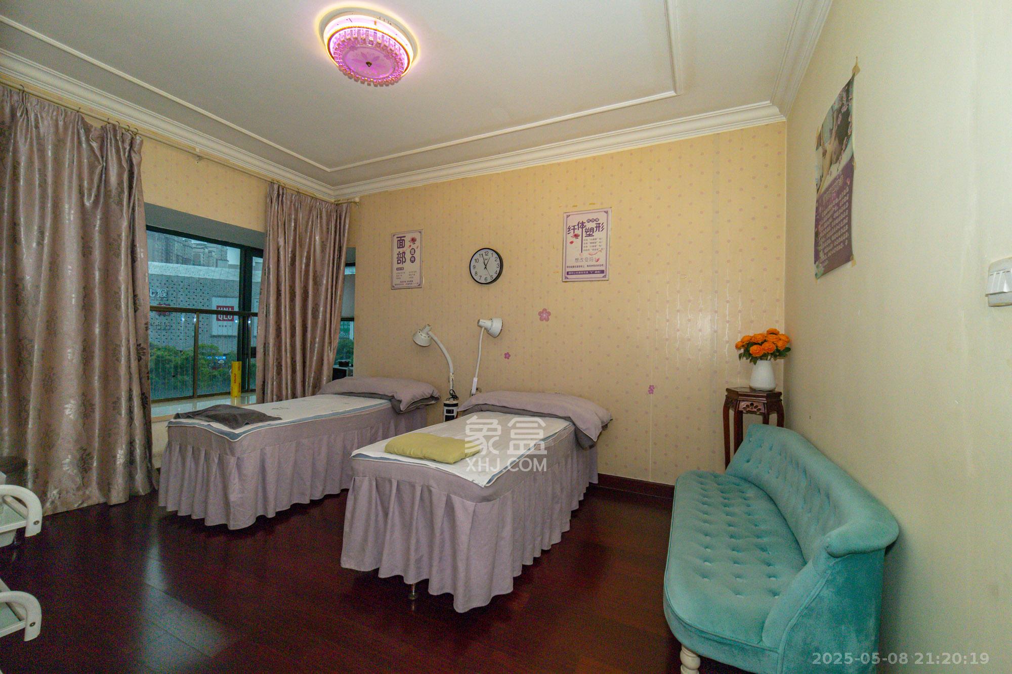 恒大翡翠华庭 3室2厅2卫 98.0万 恒大翡翠华庭 3室2厅2卫 98.0万卧室