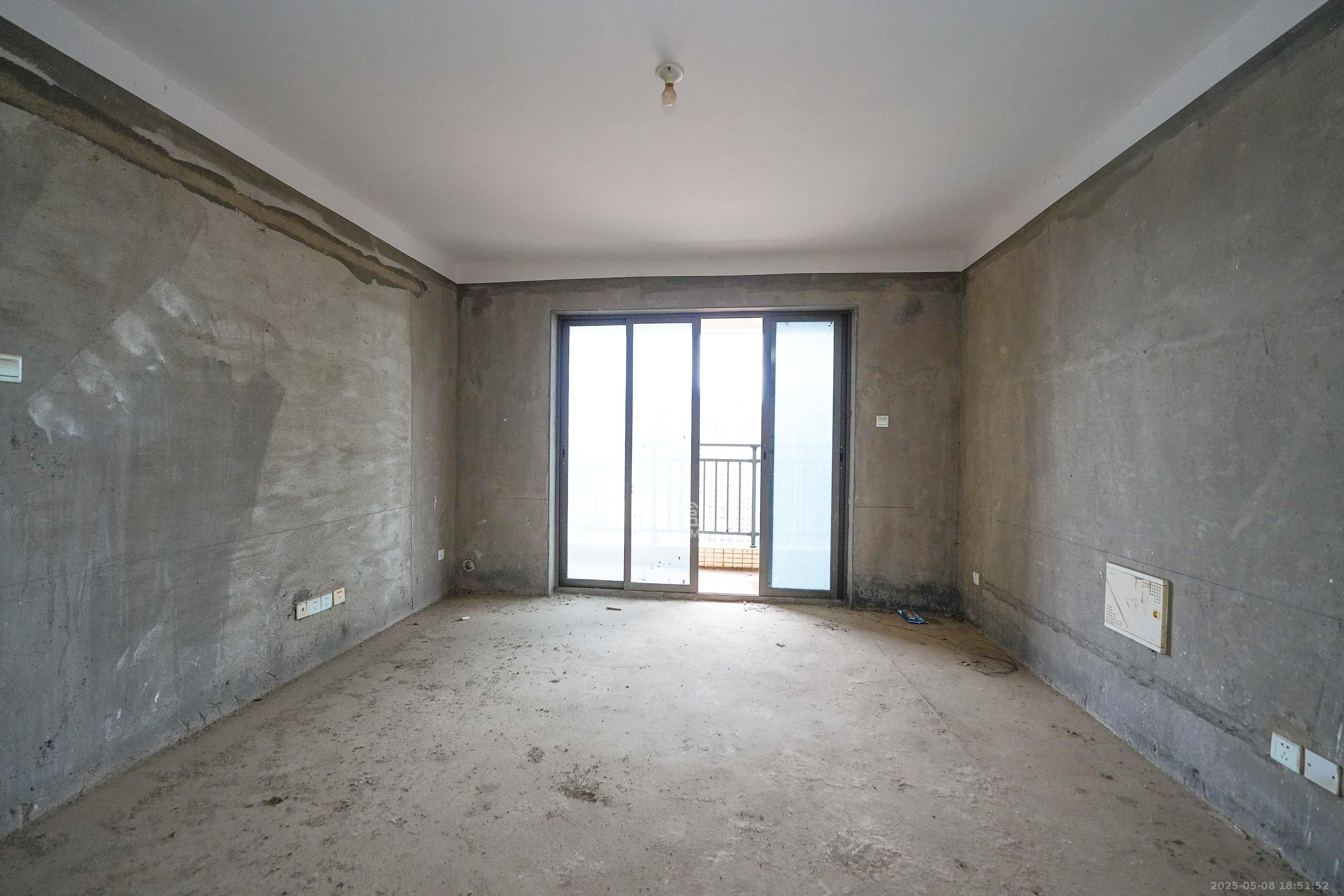 幸福庄园  4室2厅2卫    85.0万 幸福庄园  4室2厅2卫    85.0万客厅