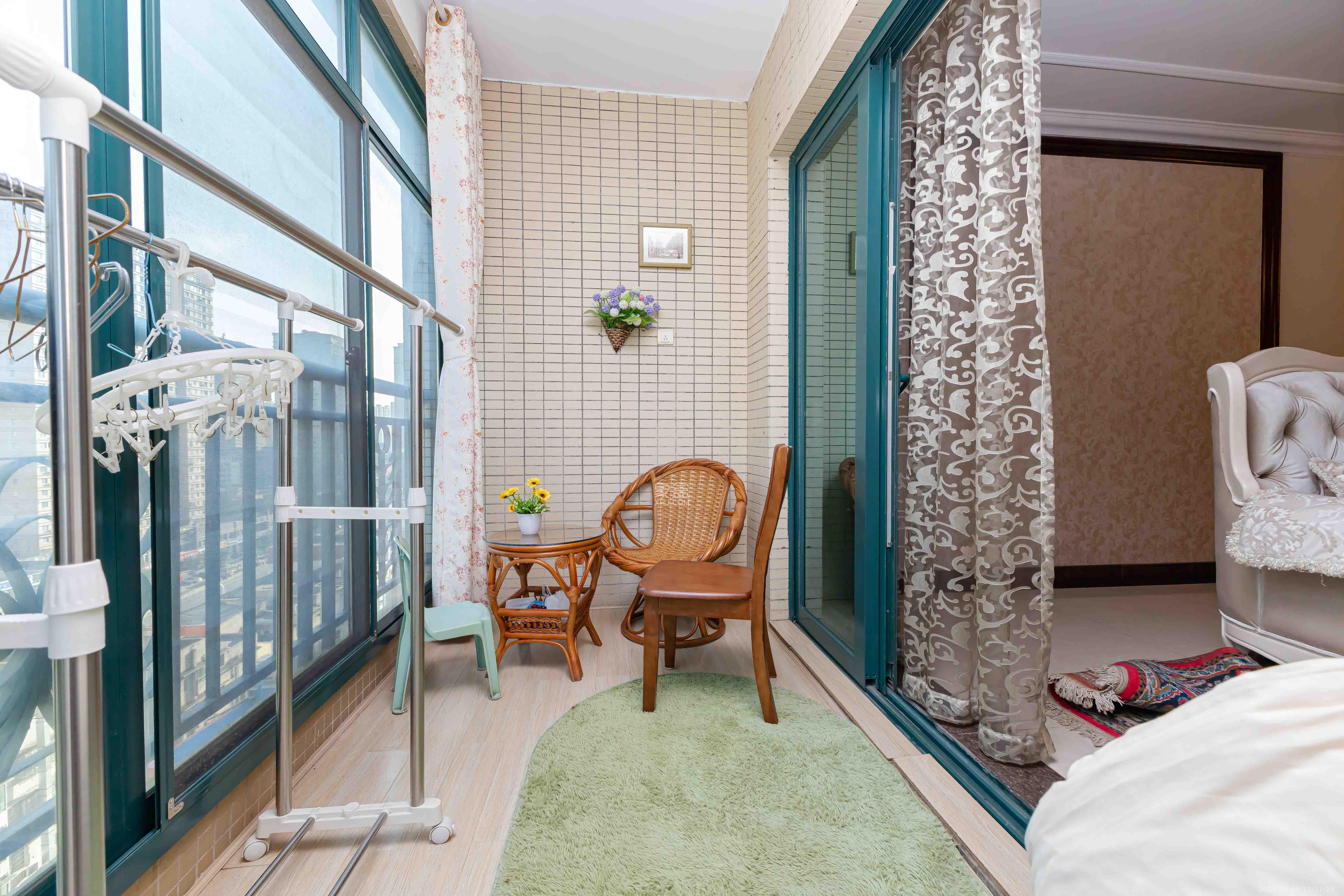 恒大名都 3室2厅1卫 60.0万 恒大名都 3室2厅1卫 60.0万阳台