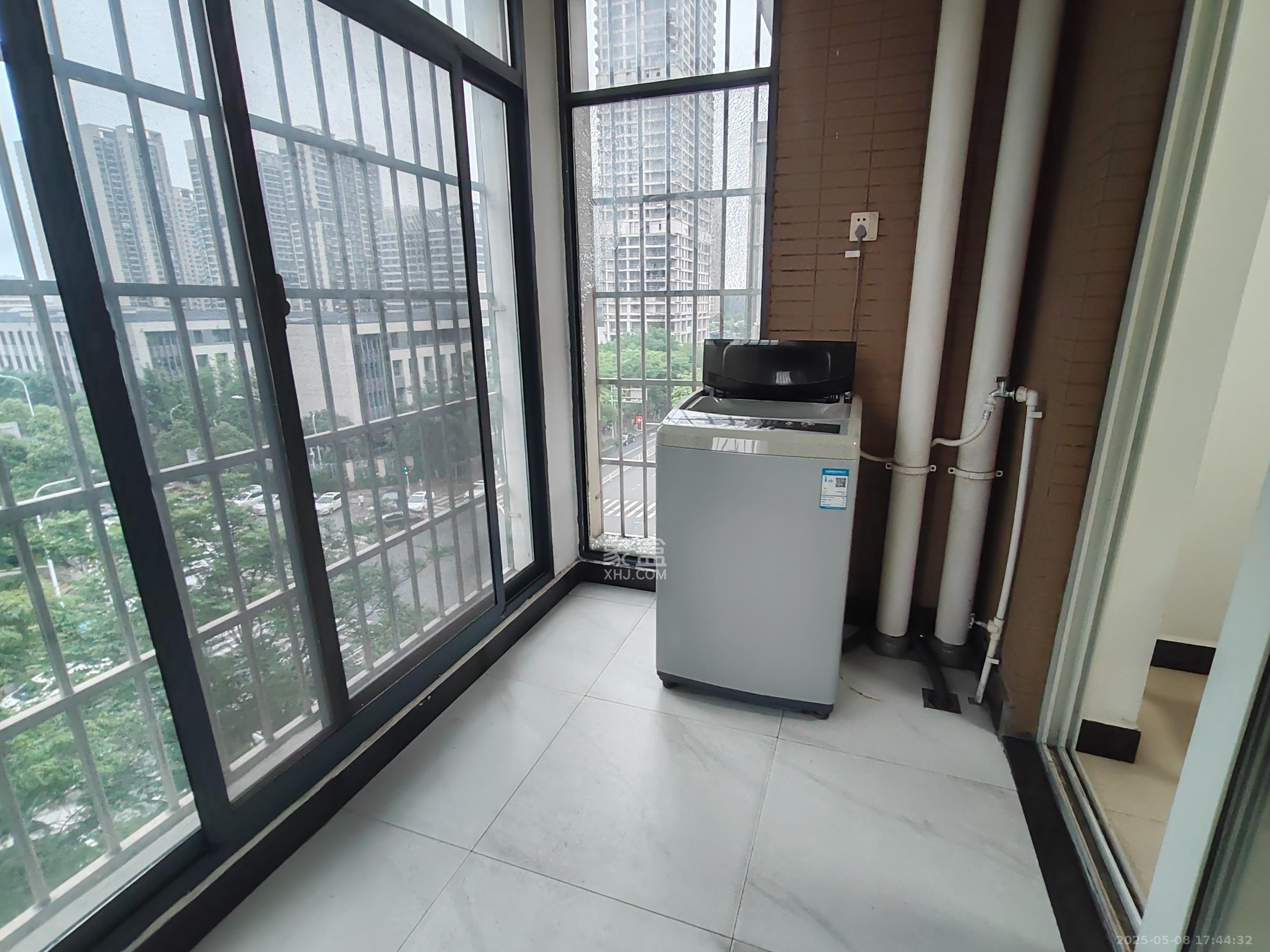 和馨园  3室2厅2卫   2600.00元/月室内图
