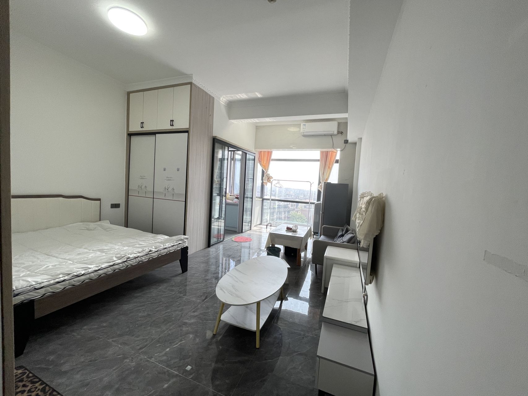 保利香槟国际  1室1厅1卫    28.8万 保利香槟国际  1室1厅1卫    28.8万室内图