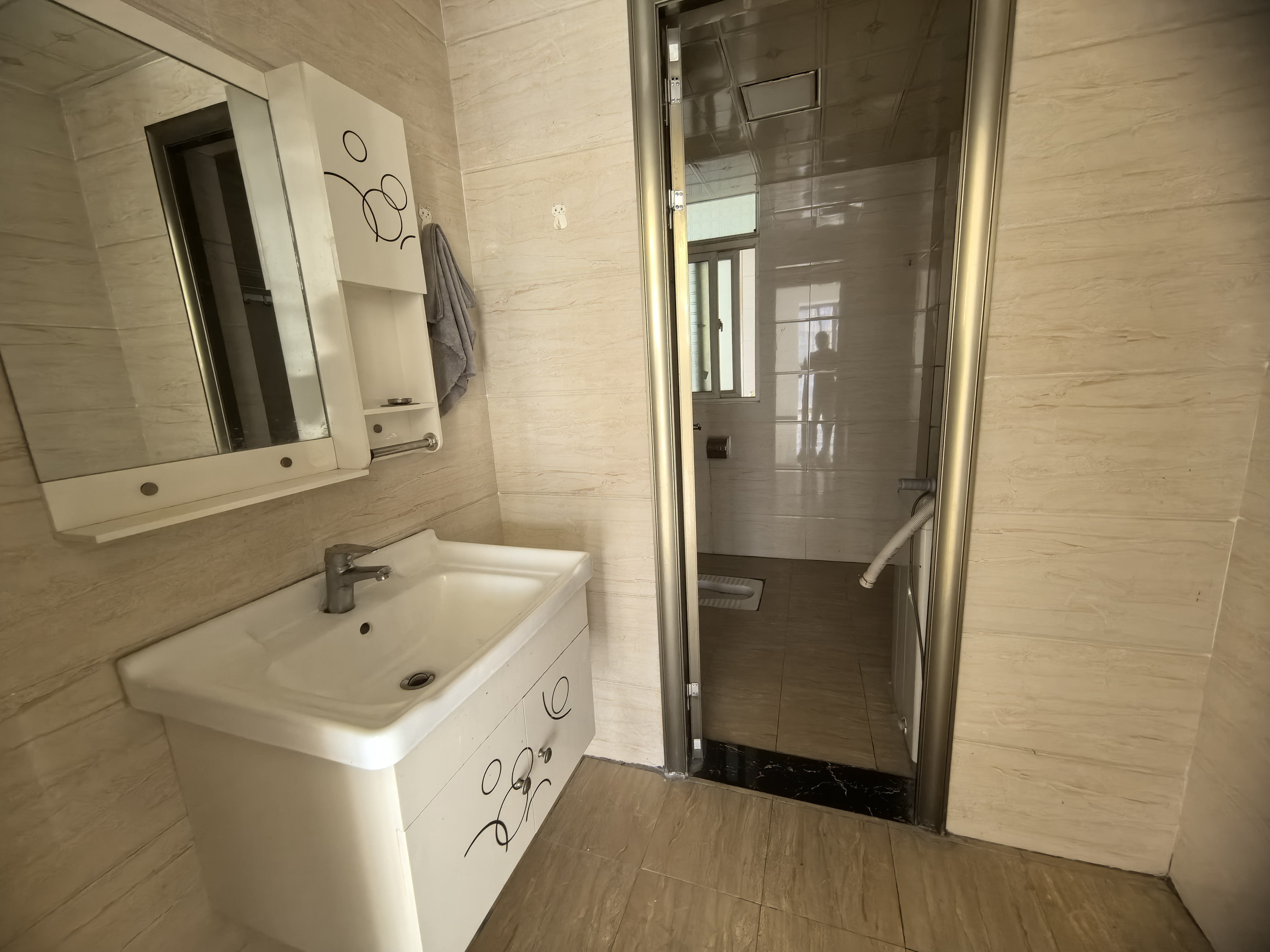 龙城街 4室2厅2卫 2200.0元/月 龙城街 4室2厅2卫 2200.0元/月室内图