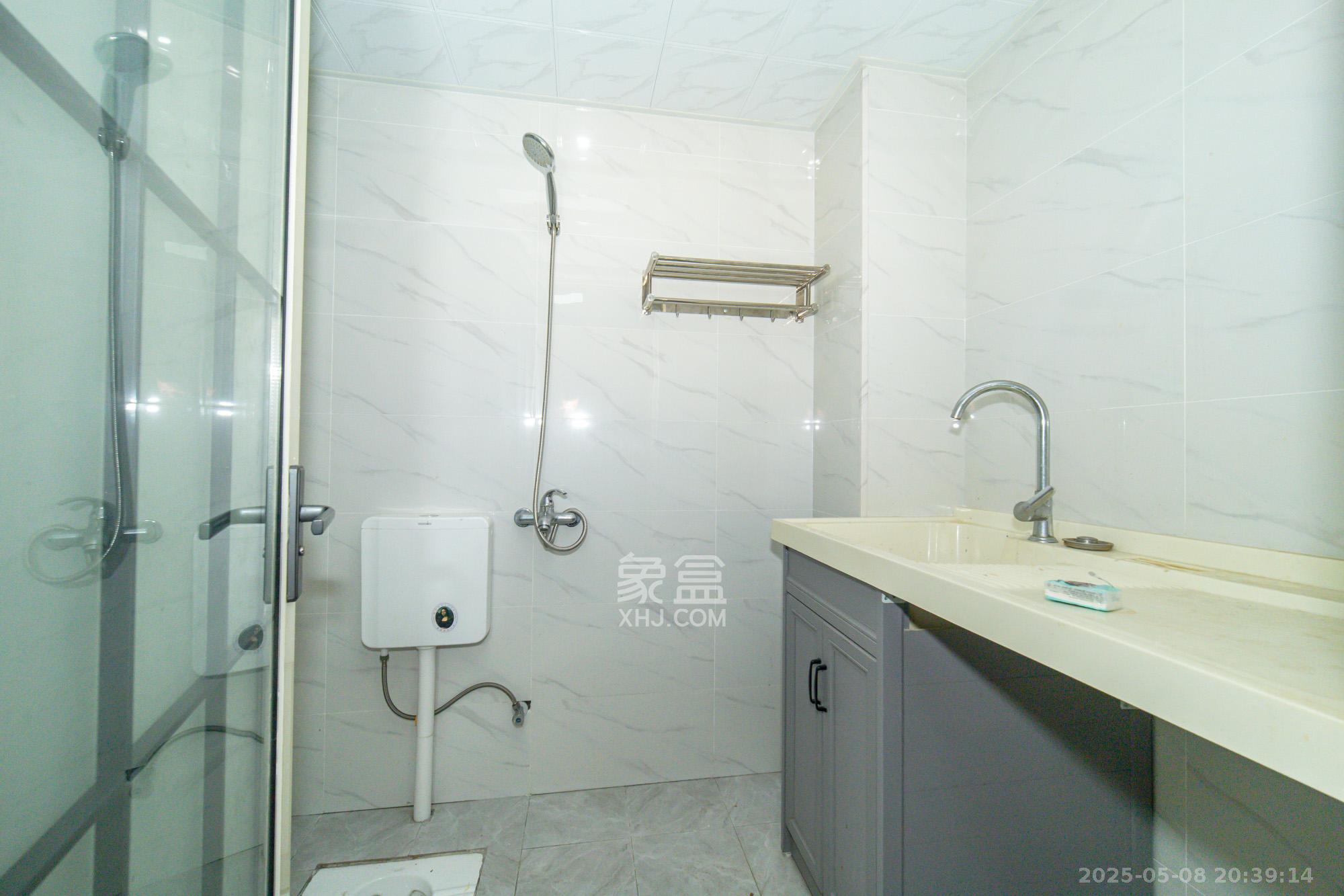 金科时代中心  1室1厅1卫    19.8万卫生间