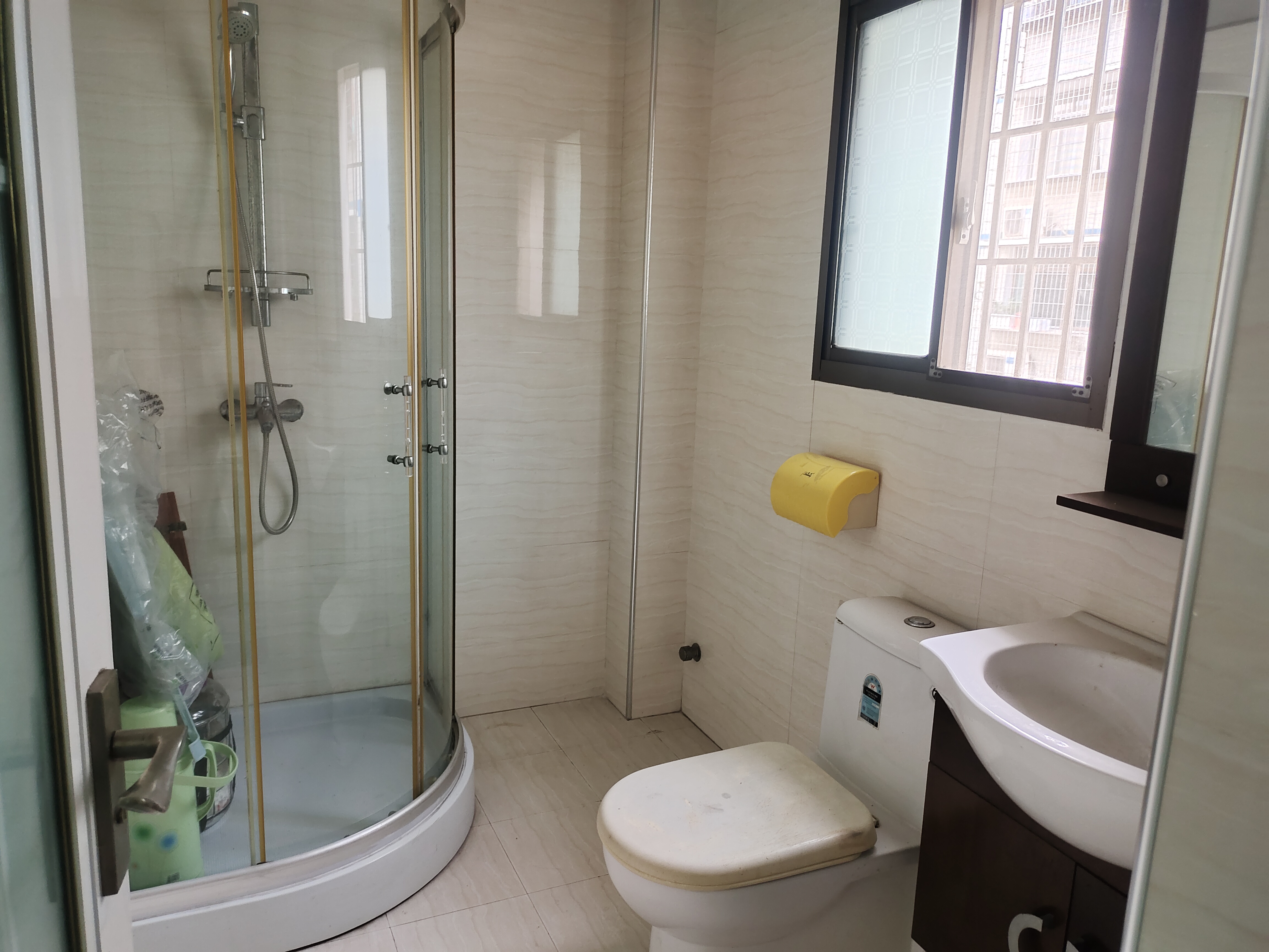 盐业局 3室2厅2卫 48.8万 盐业局 3室2厅2卫 48.8万卫生间