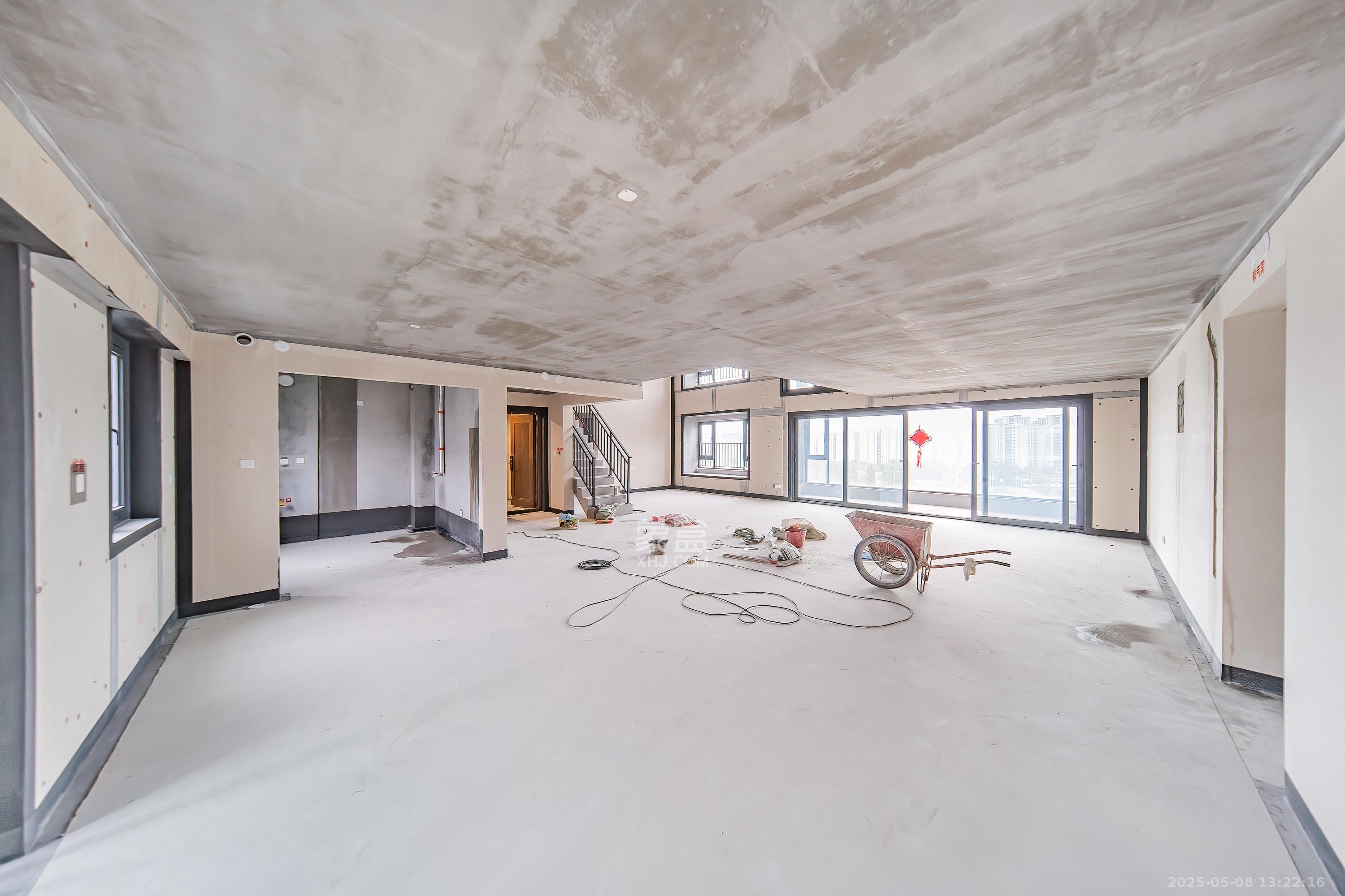 华润置地润樾府 5室2厅3卫 225.0万 华润置地润樾府 5室2厅3卫 225.0万客厅